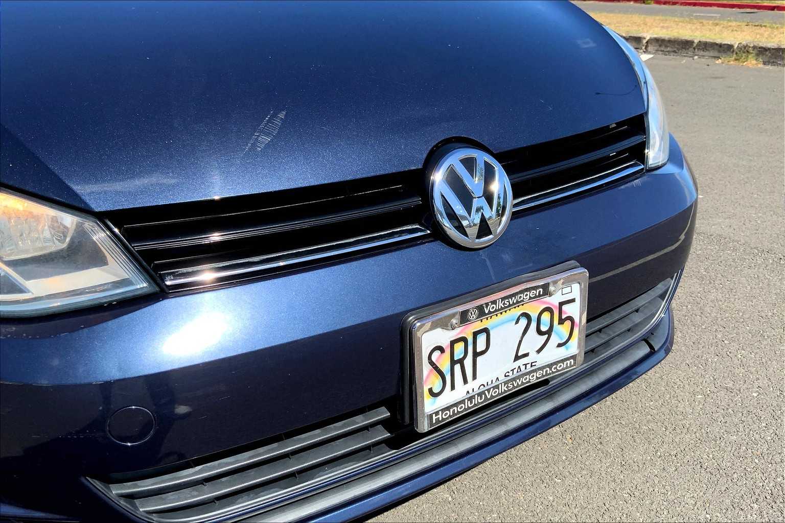 Thumbnail: 2015 Volkswagen e-Golf - 32