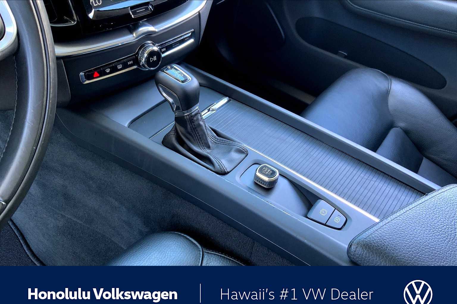 Thumbnail: 2018 Volvo XC60 - 15
