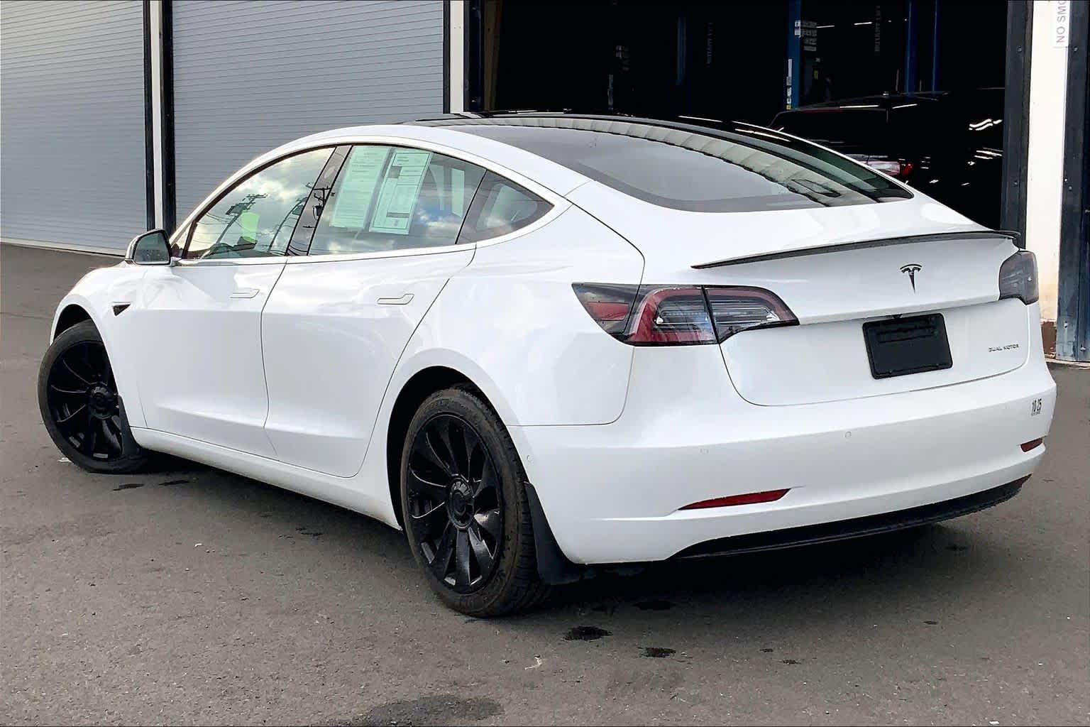 Thumbnail: 2020 Tesla Model 3 - 4