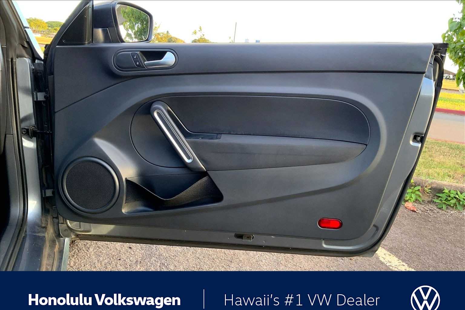 Thumbnail: 2013 Volkswagen Beetle - 26