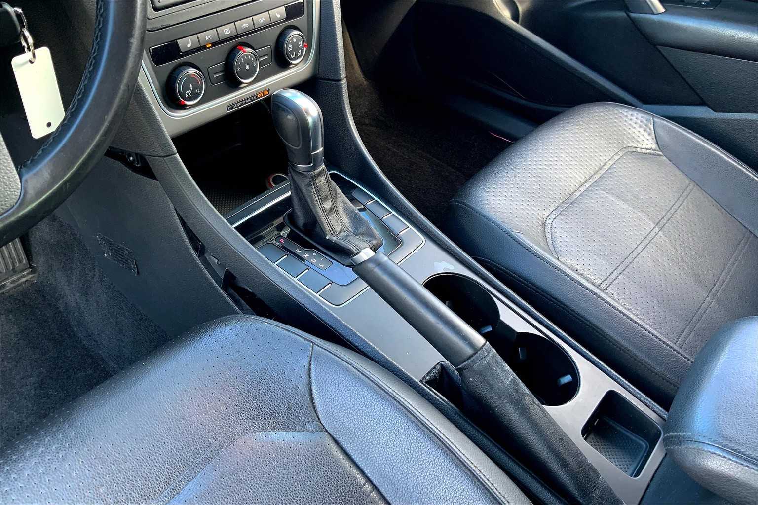 Thumbnail: 2014 Volkswagen Passat - 15