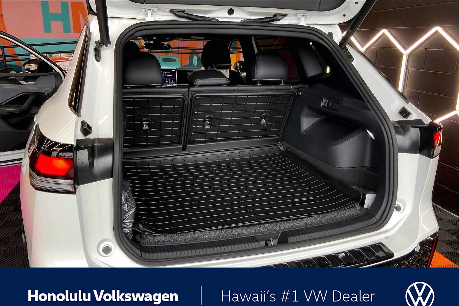 Thumbnail: 2025 Volkswagen Tiguan - 19