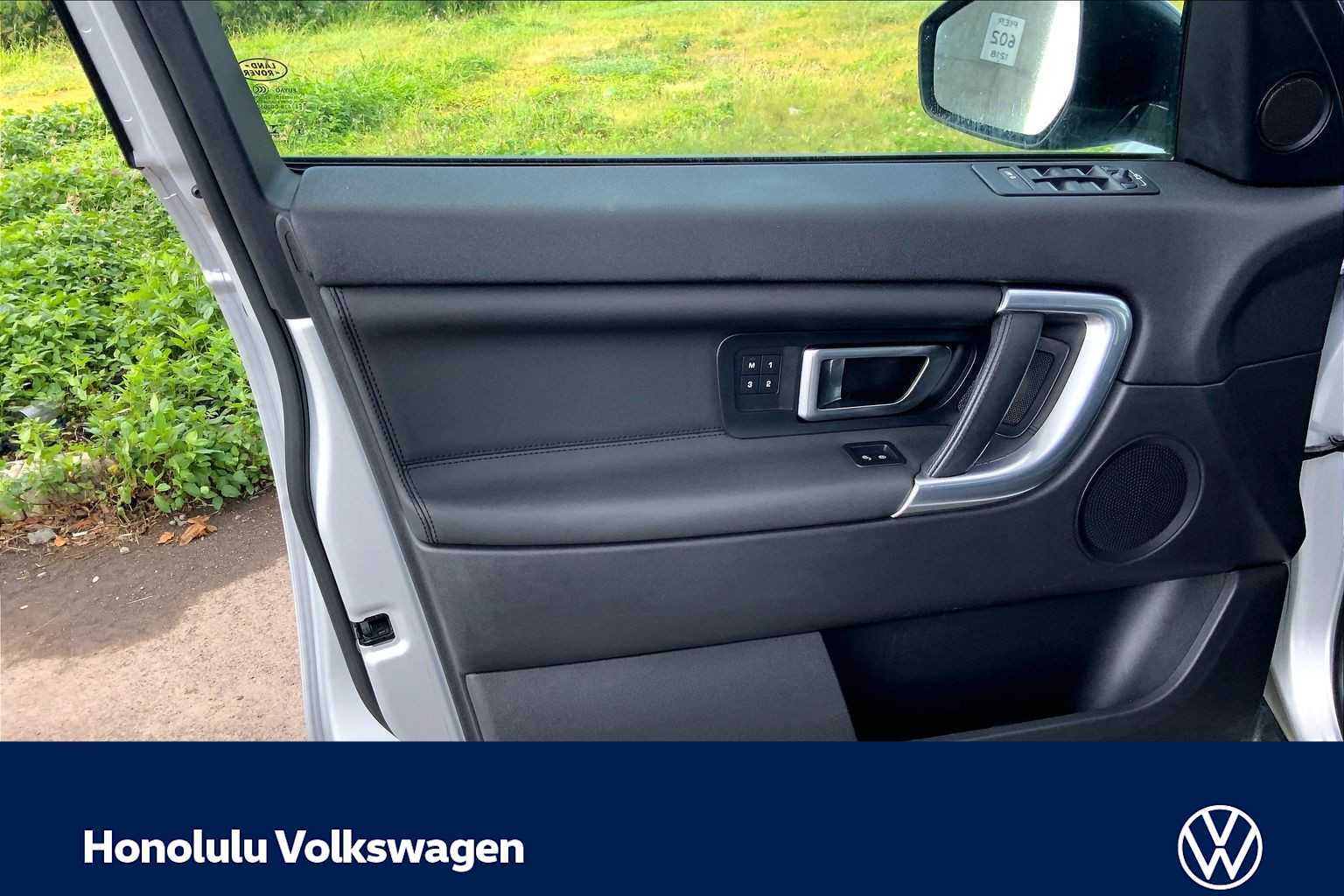 Thumbnail: 2016 Land Rover Discovery Sport - 27