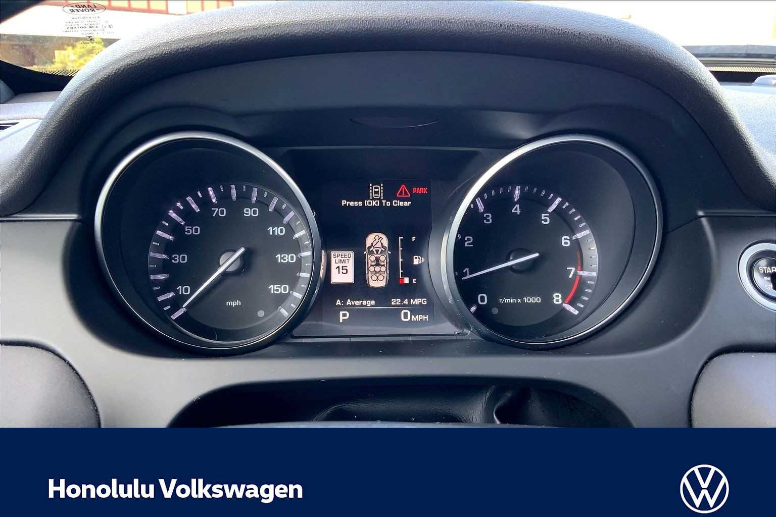 Thumbnail: 2016 Land Rover Discovery Sport - 17