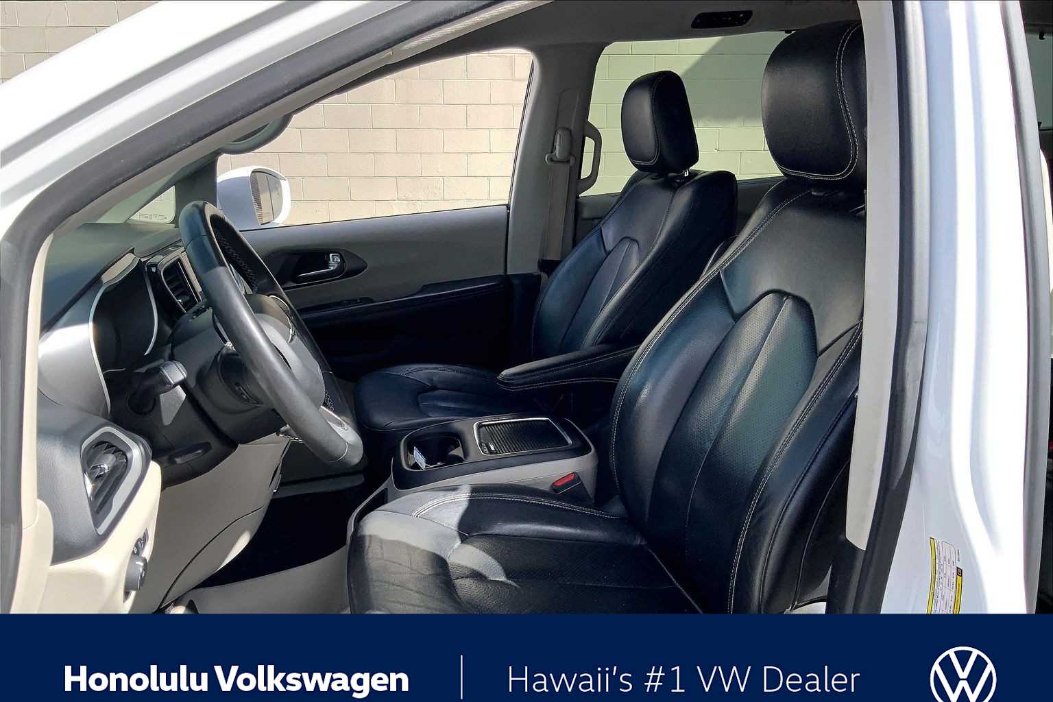 Thumbnail: 2022 Chrysler Pacifica - 10