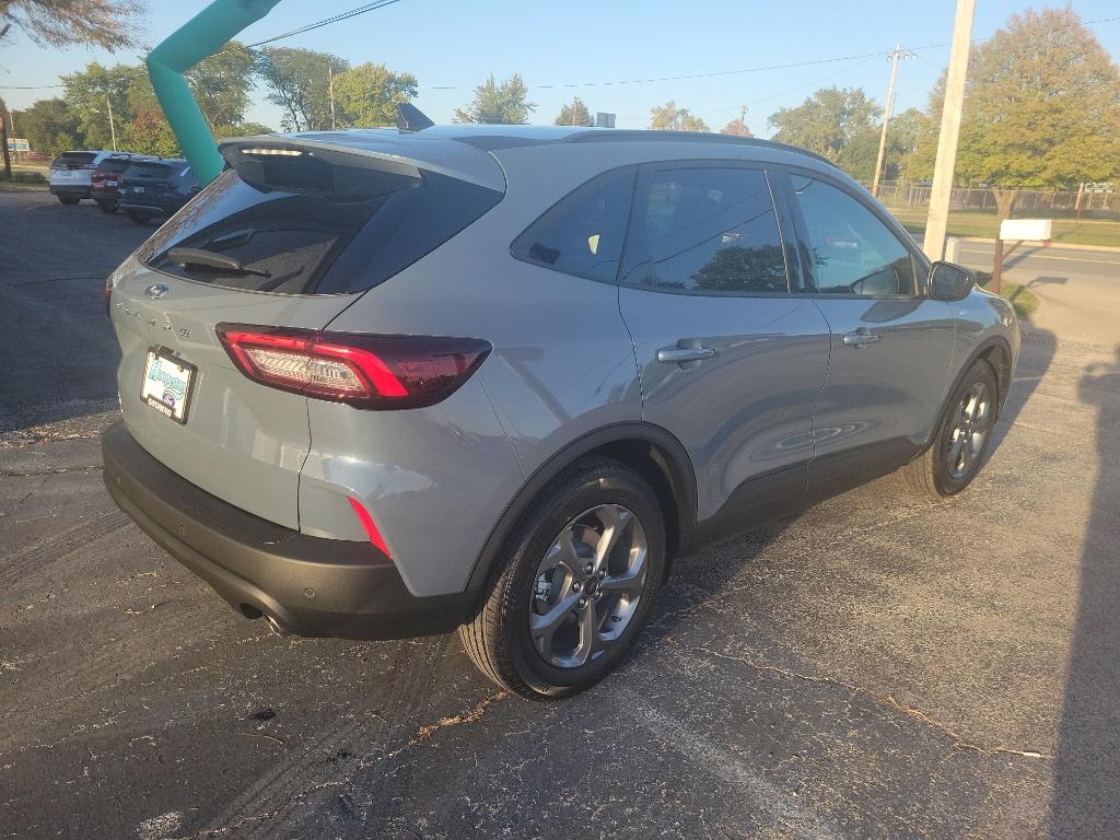 2025 Ford Escape ST-Line Sport photo 3
