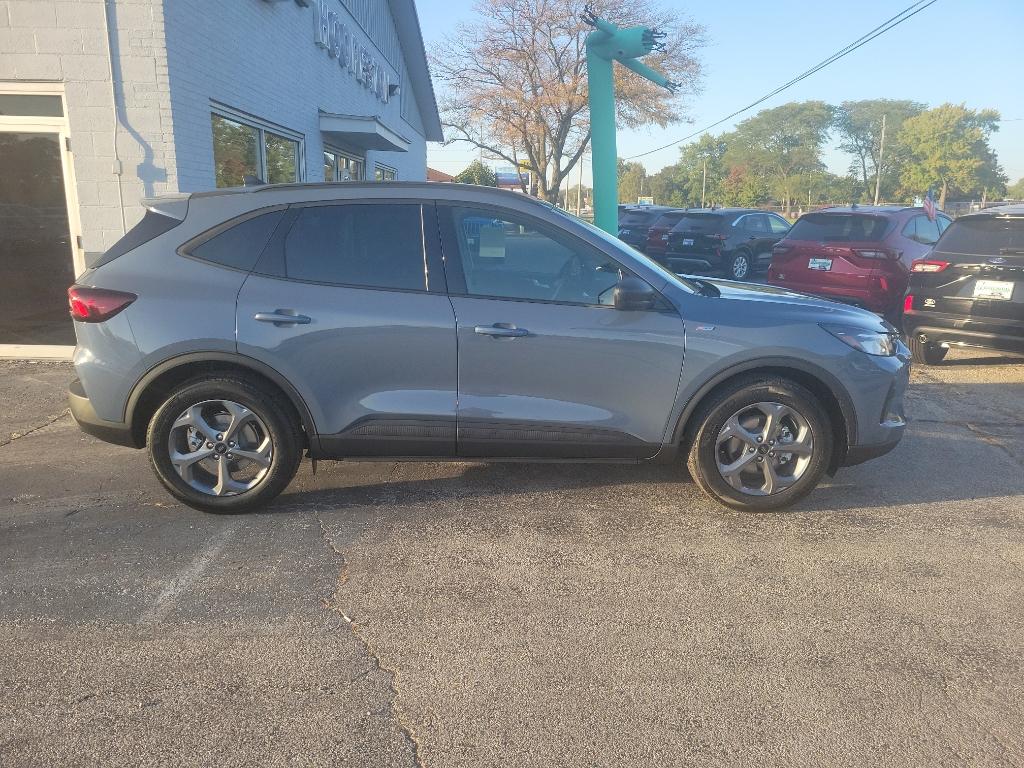 2025 Ford Escape ST-Line Sport photo 2