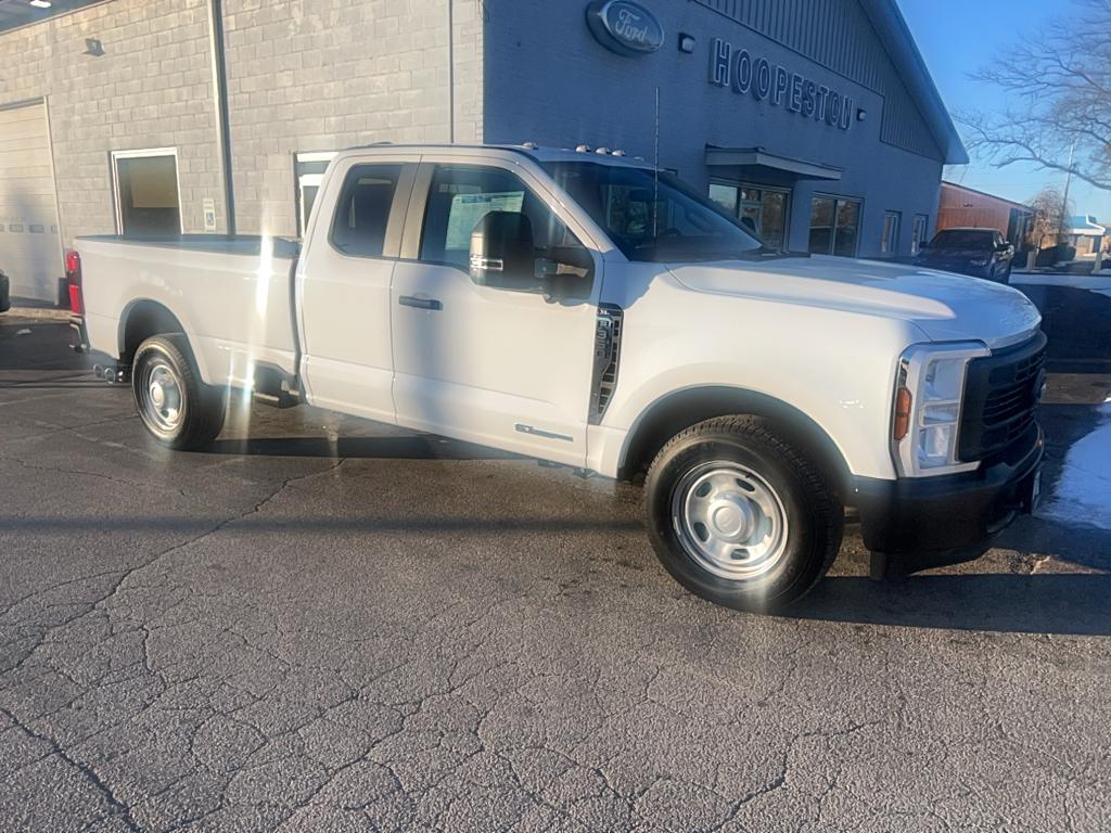 2024 Ford F-350 XL photo 2