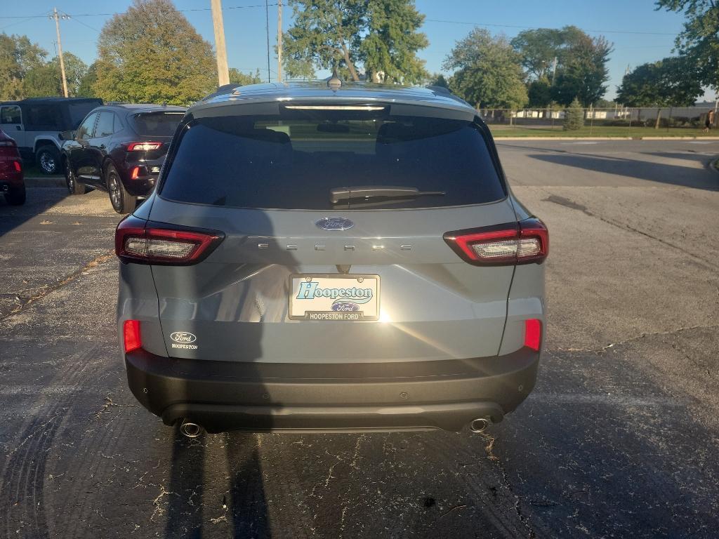 2025 Ford Escape ST-Line Sport photo 4