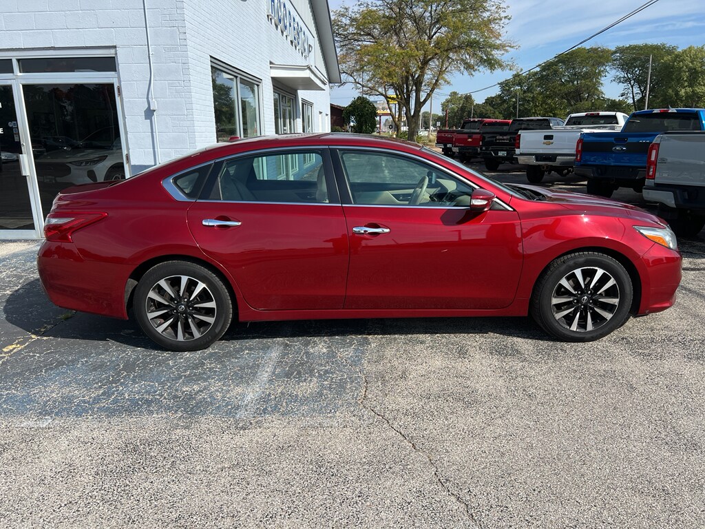 2018 Nissan Altima 2.5 SV photo 2