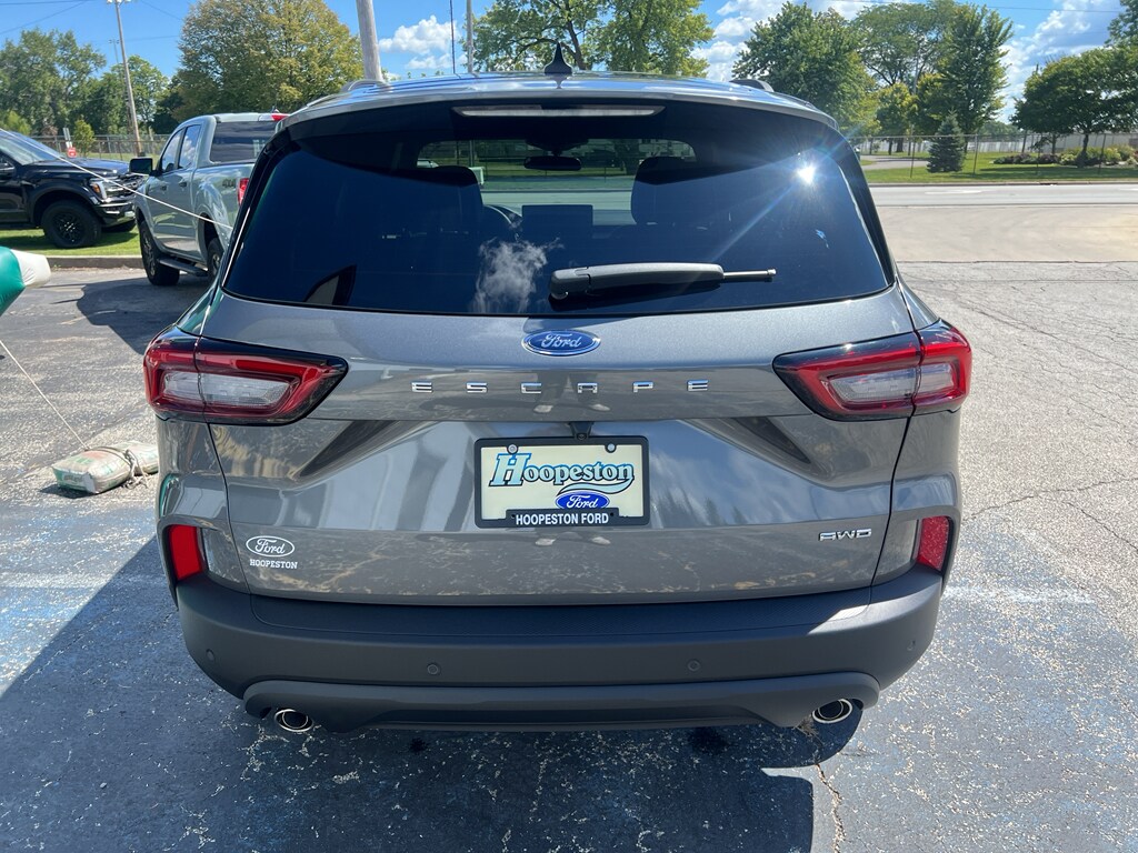 2025 Ford Escape ST-Line photo 4