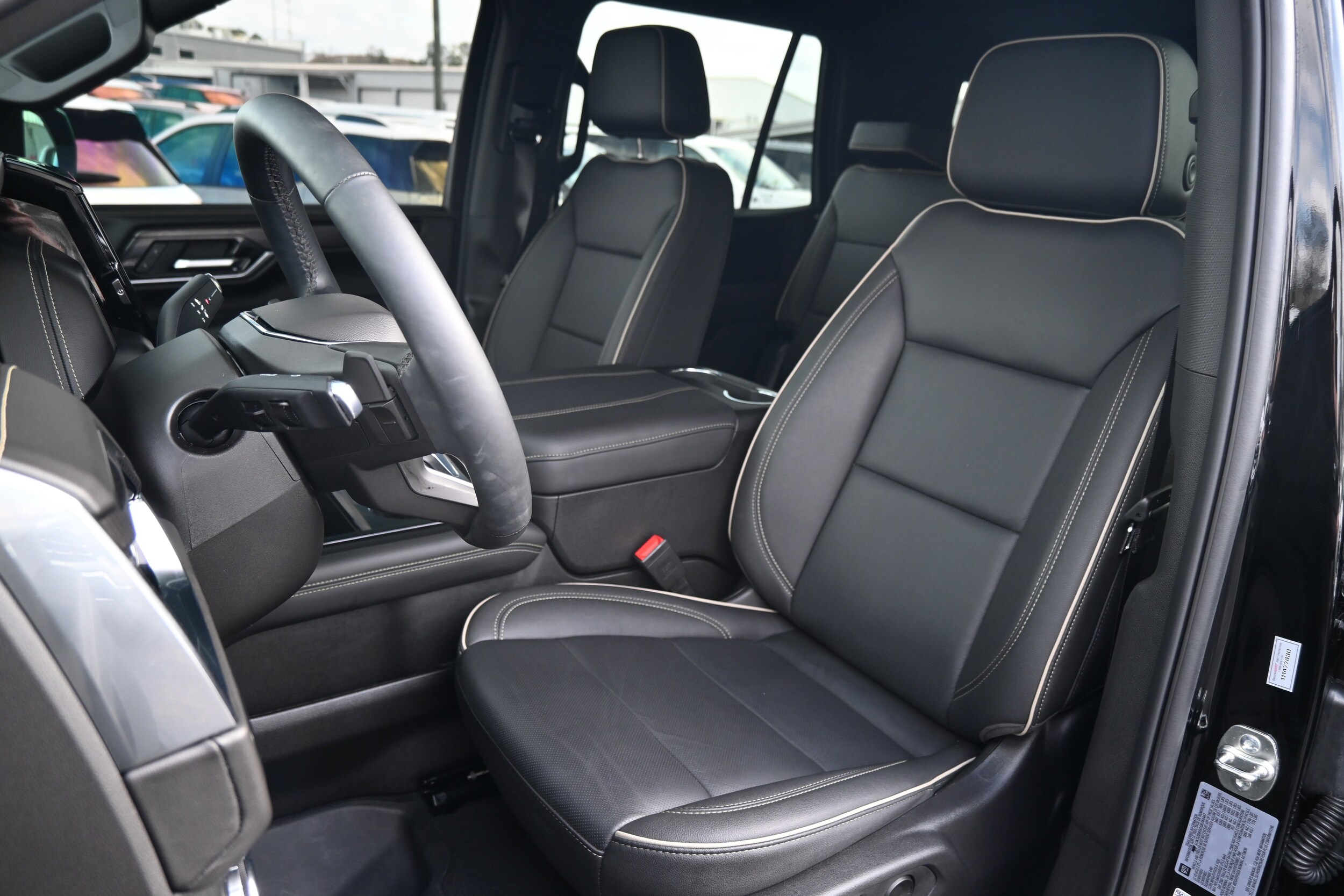 2025 GMC Yukon Elevation photo 5