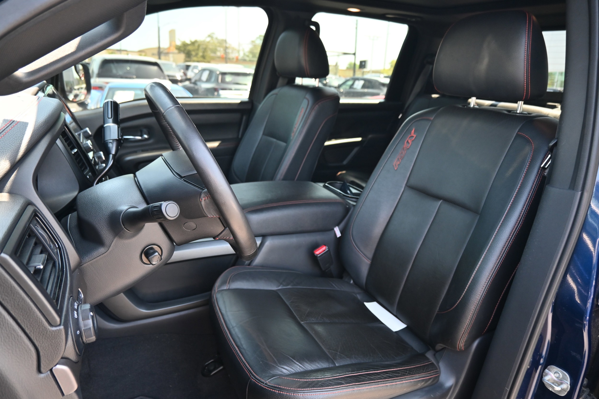 2021 Nissan Titan PRO-4X photo 5