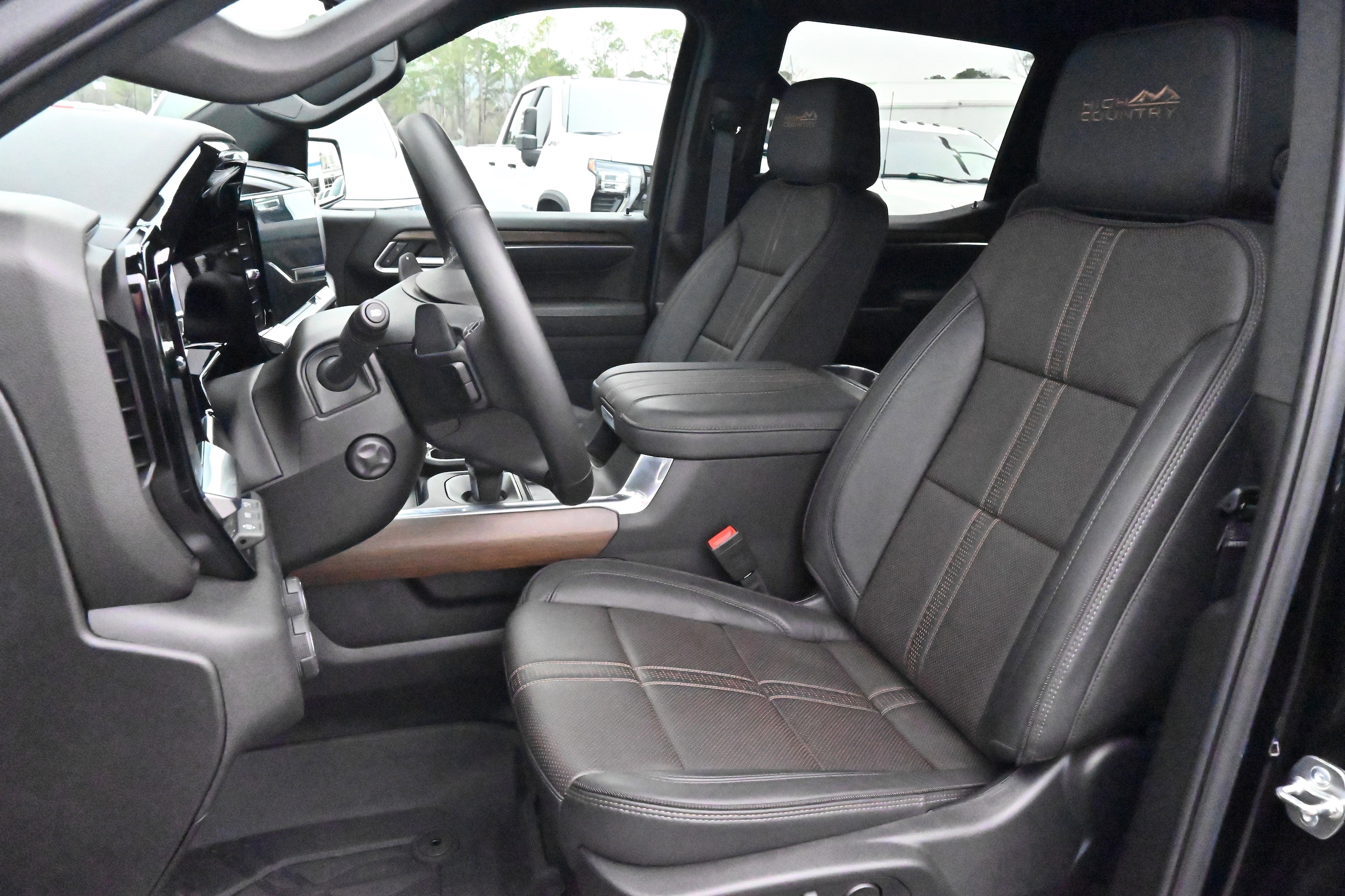 2025 Chevrolet Silverado 1500 High Country photo 5