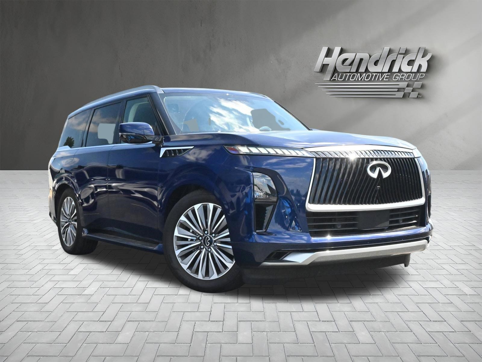 2026 INFINITI QX80 LUXE photo 2