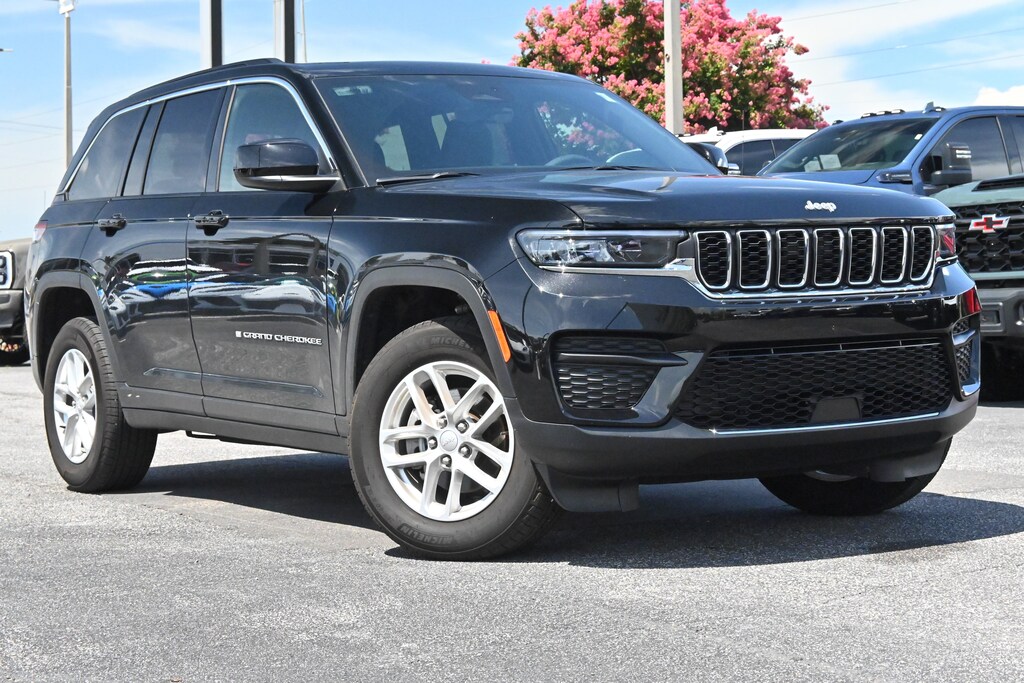 Used 2025 Jeep Grand Cherokee Laredo X SUV