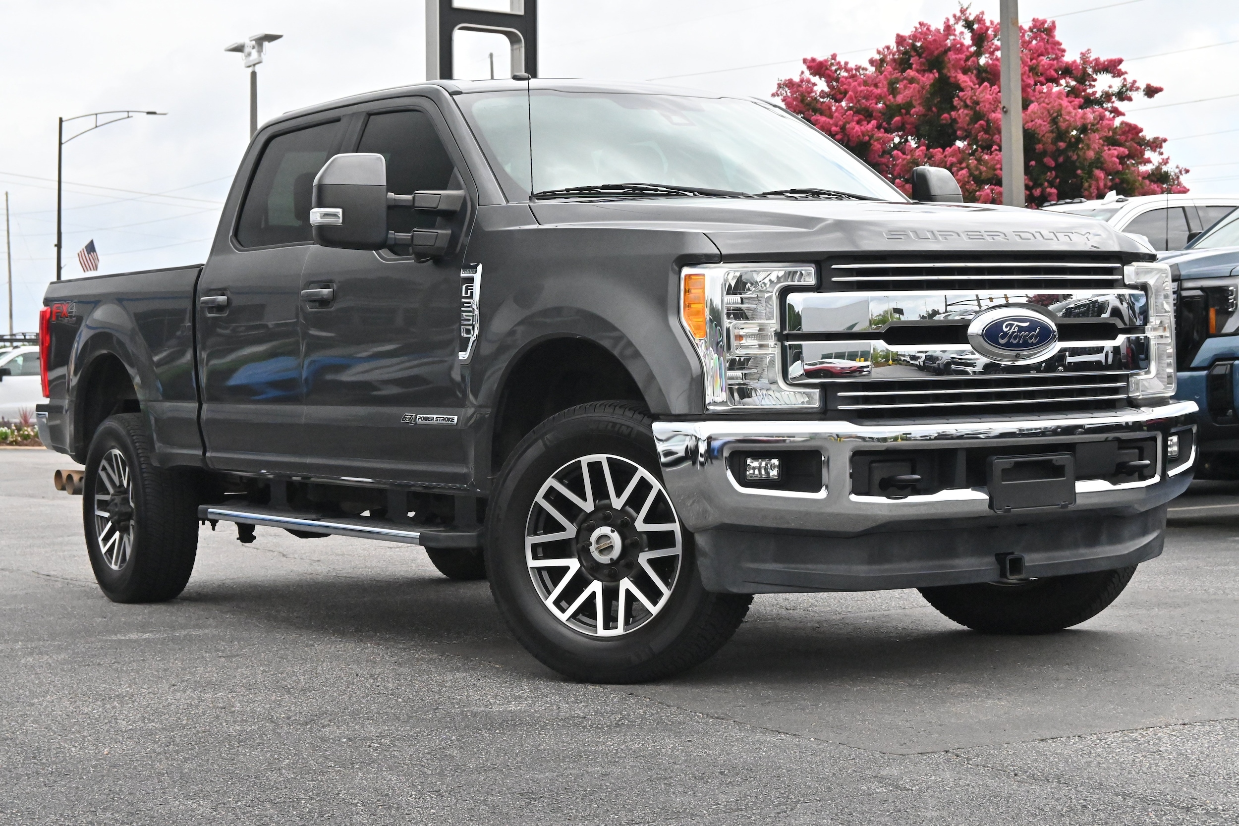 Ford Super Duty F-350 SRW Lariat