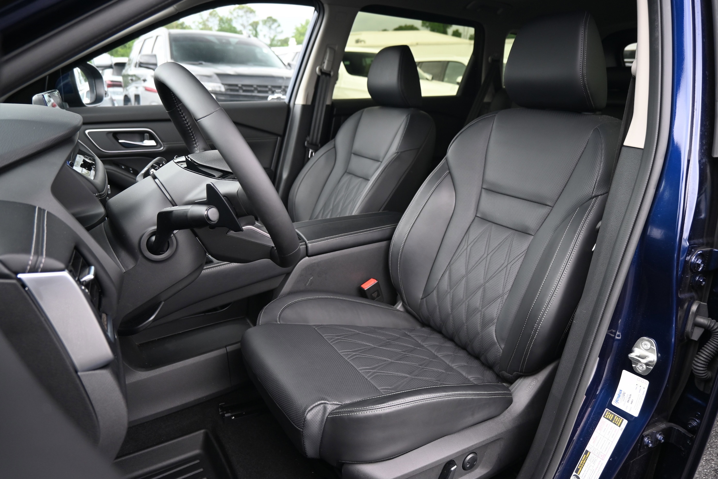 2025 Nissan Rogue Platinum photo 6