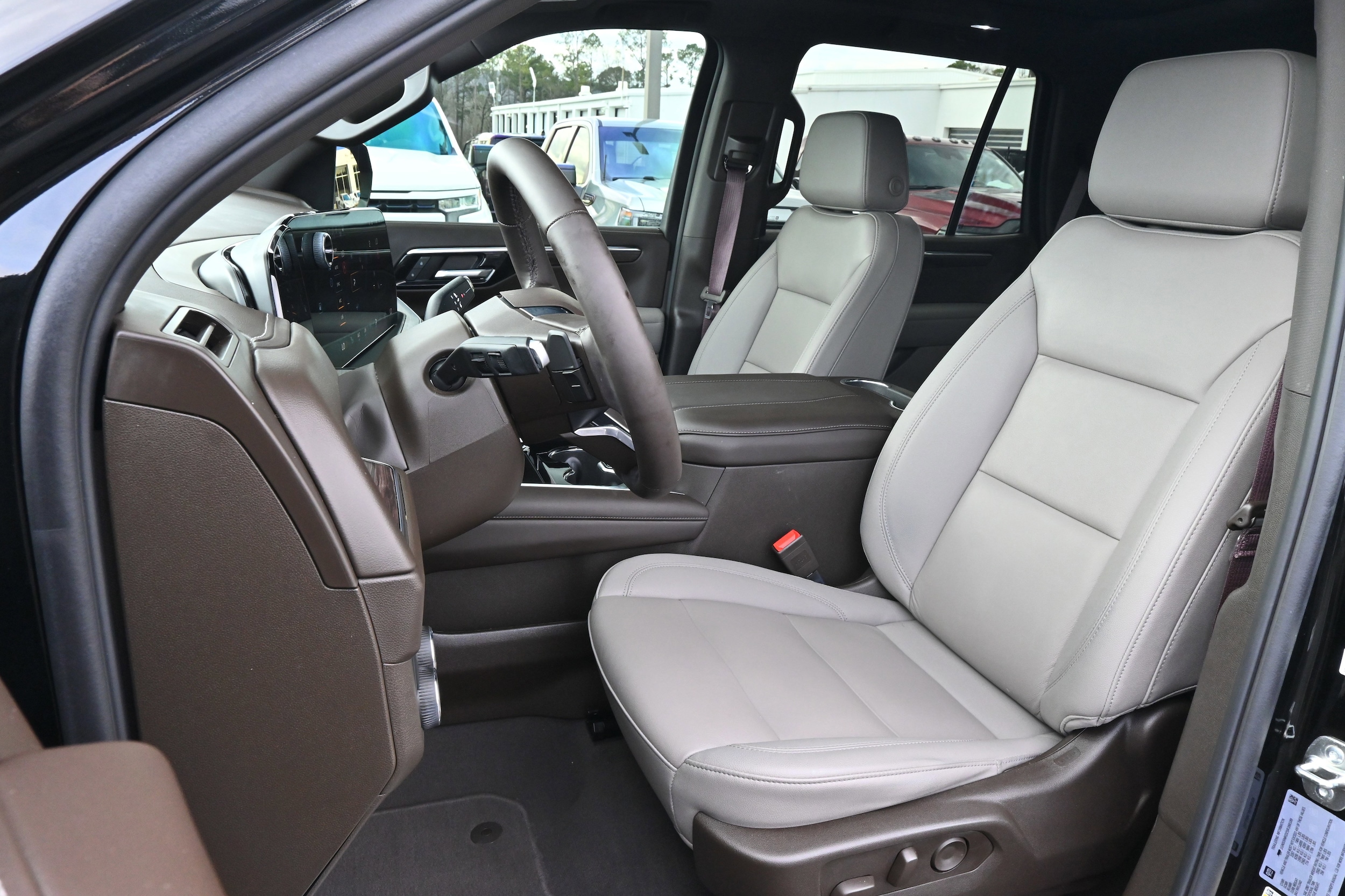 2025 Chevrolet Tahoe LT photo 5