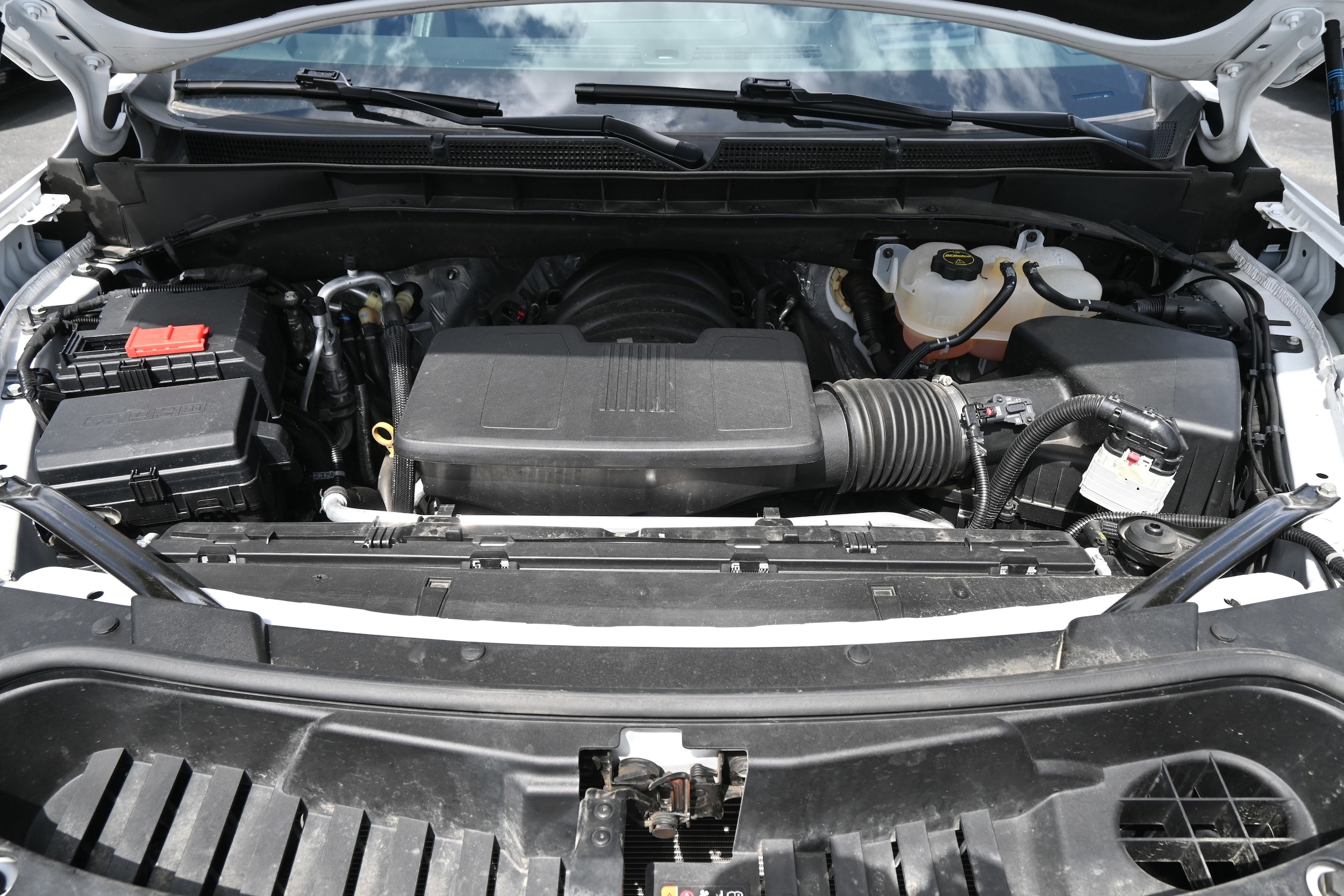 2025 GMC Yukon Denali photo 3