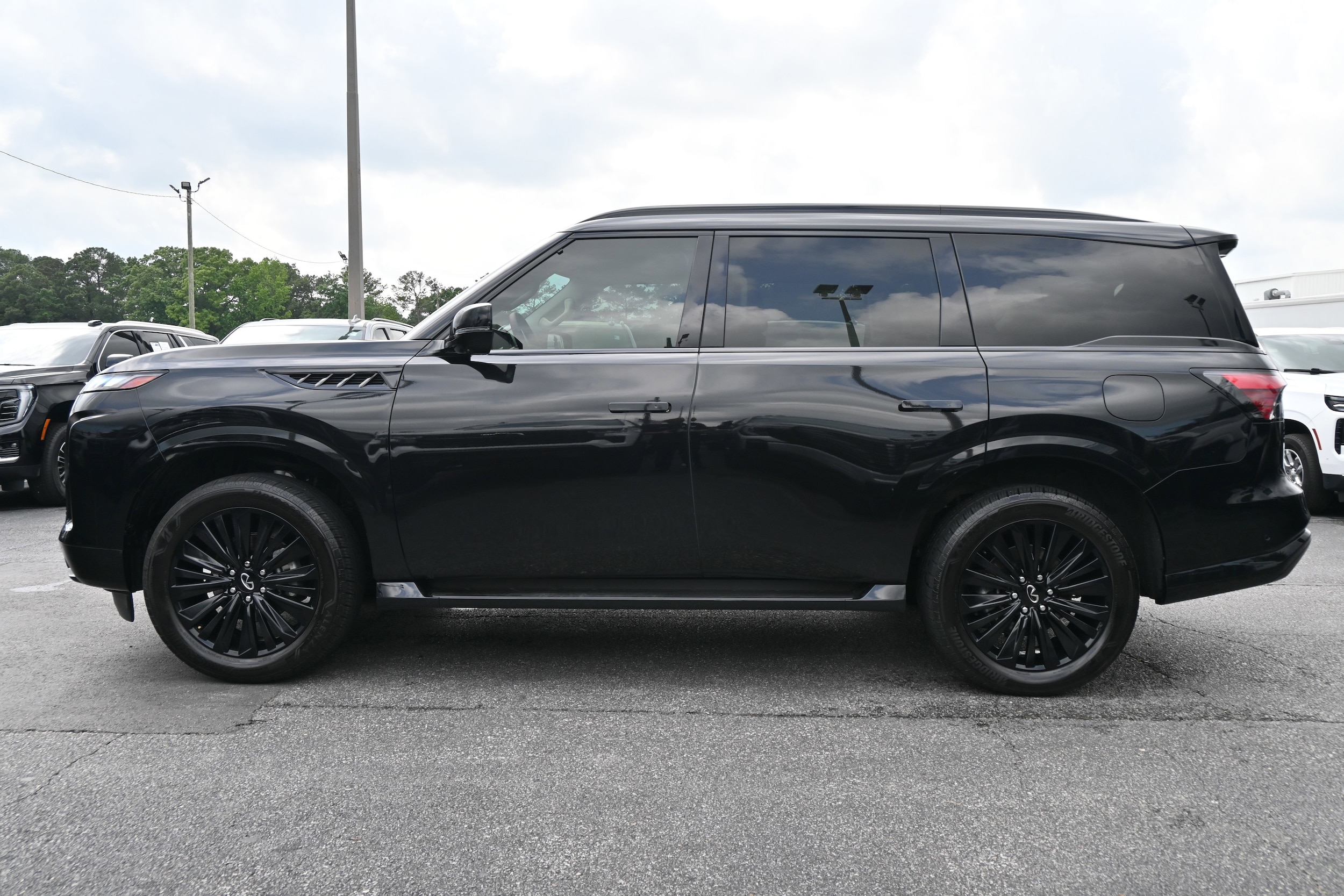 2025 INFINITI QX80 SENSORY photo 5