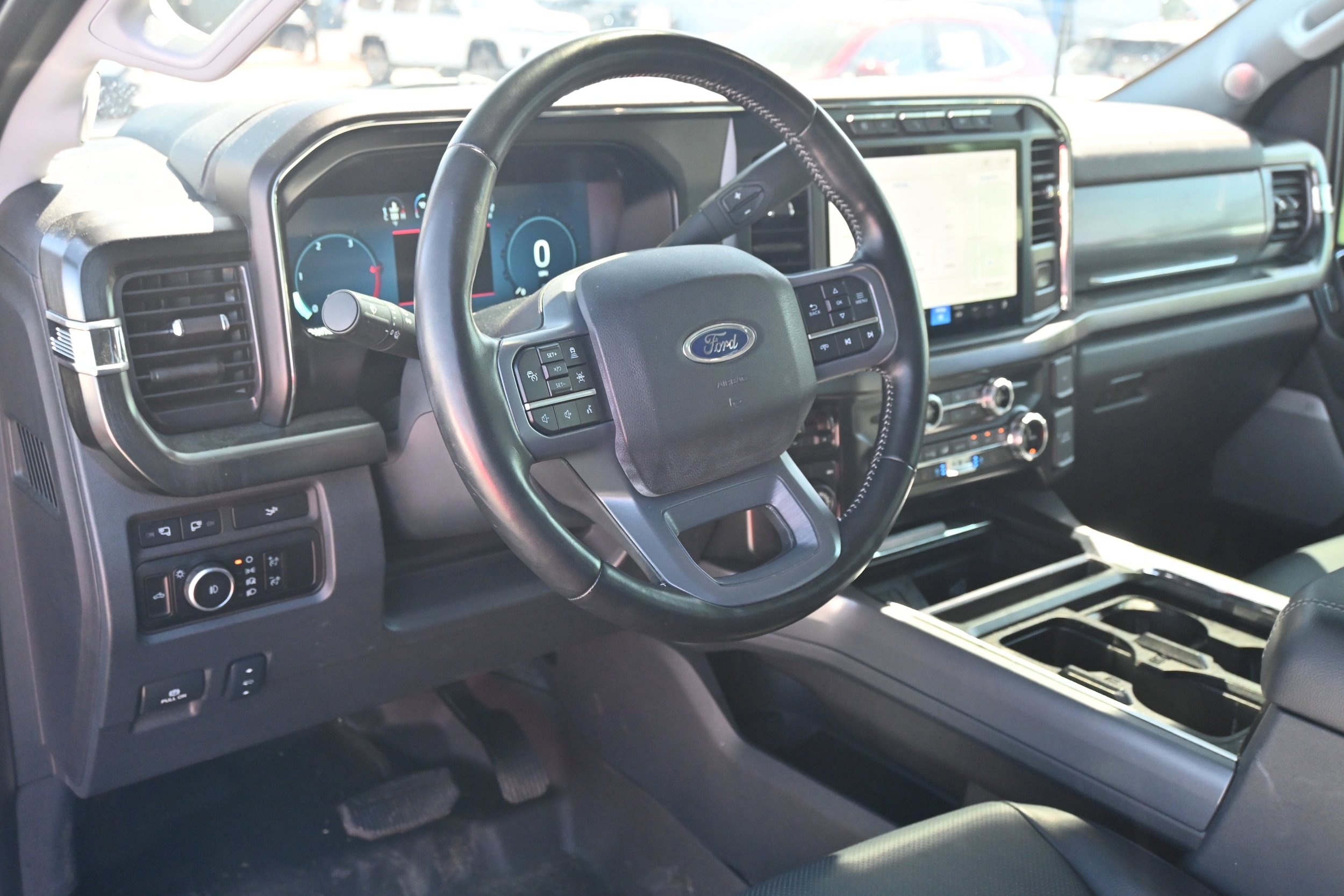 2024 Ford Super Duty F-250 SRW LARIAT photo 2