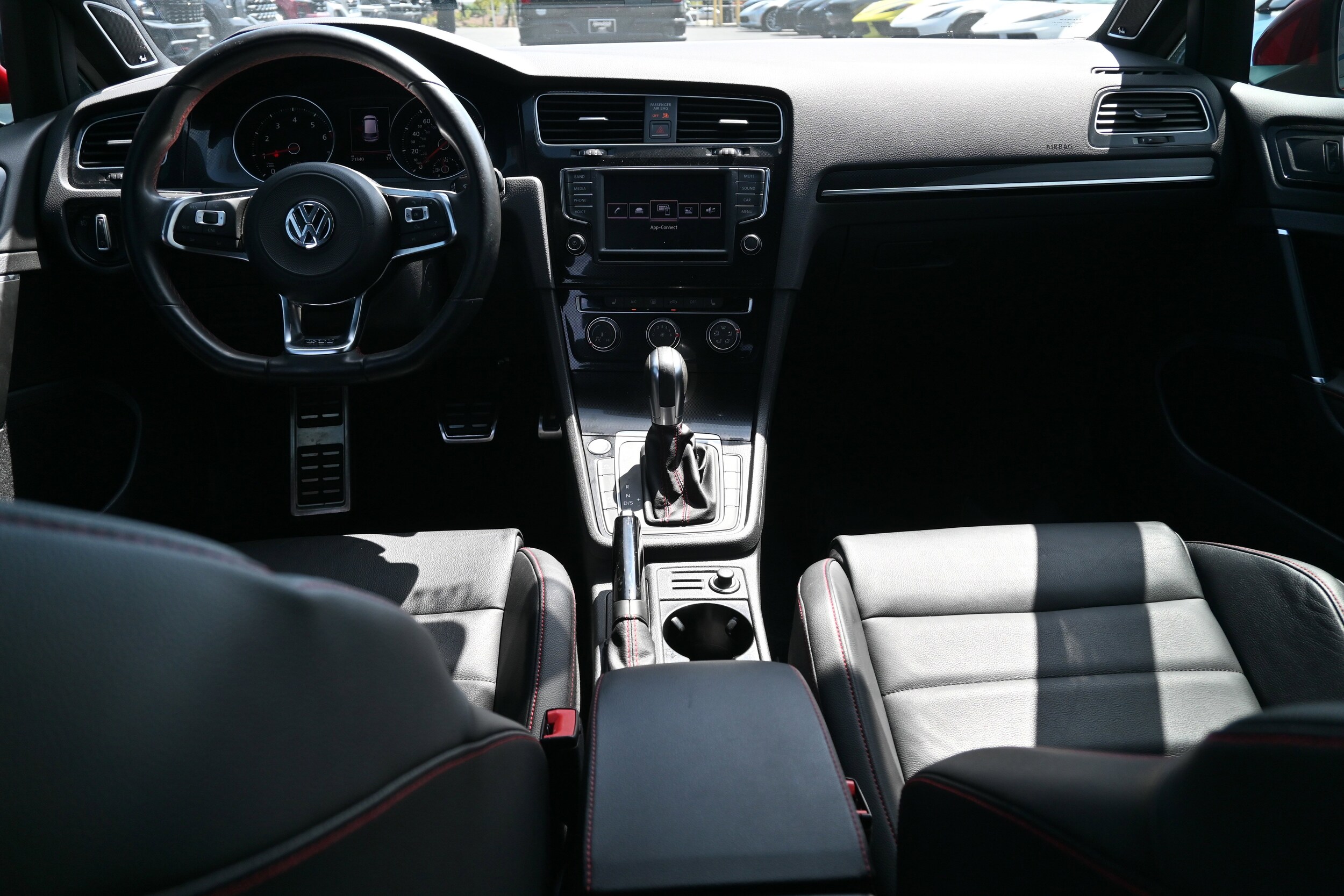 2017 Volkswagen Golf GTI S photo 2