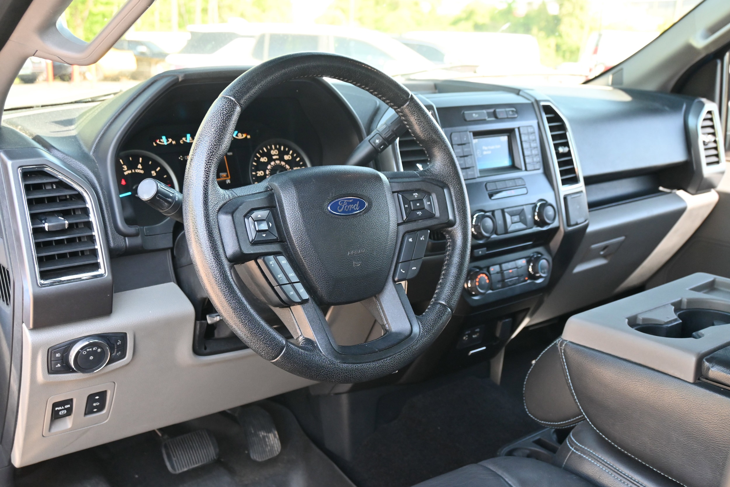 2015 Ford F-150 XLT photo 3