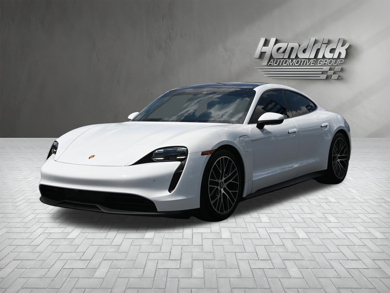 2022 Porsche Taycan photo 3
