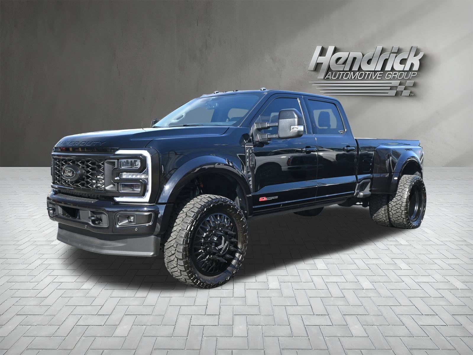 2025 Ford Super Duty F-450 DRW Platinum photo 6
