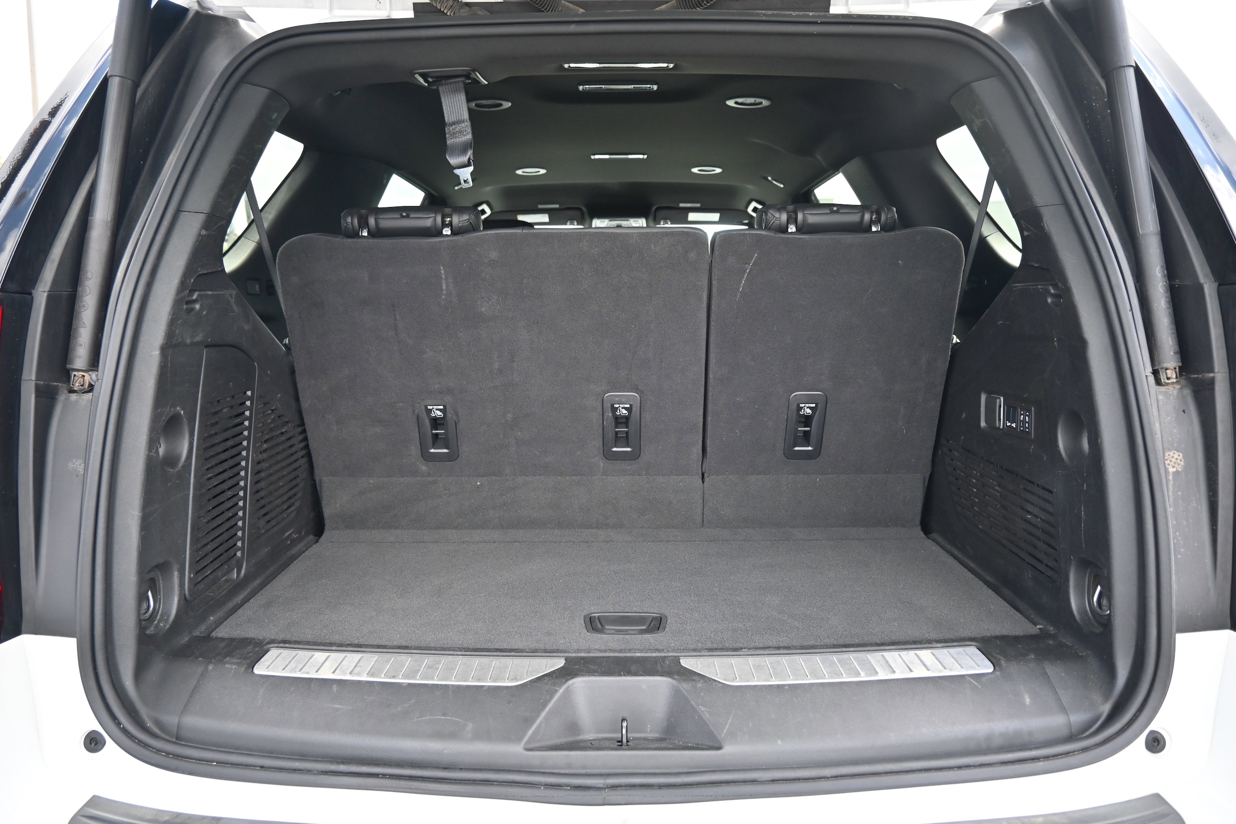 2025 GMC Yukon Denali photo 6