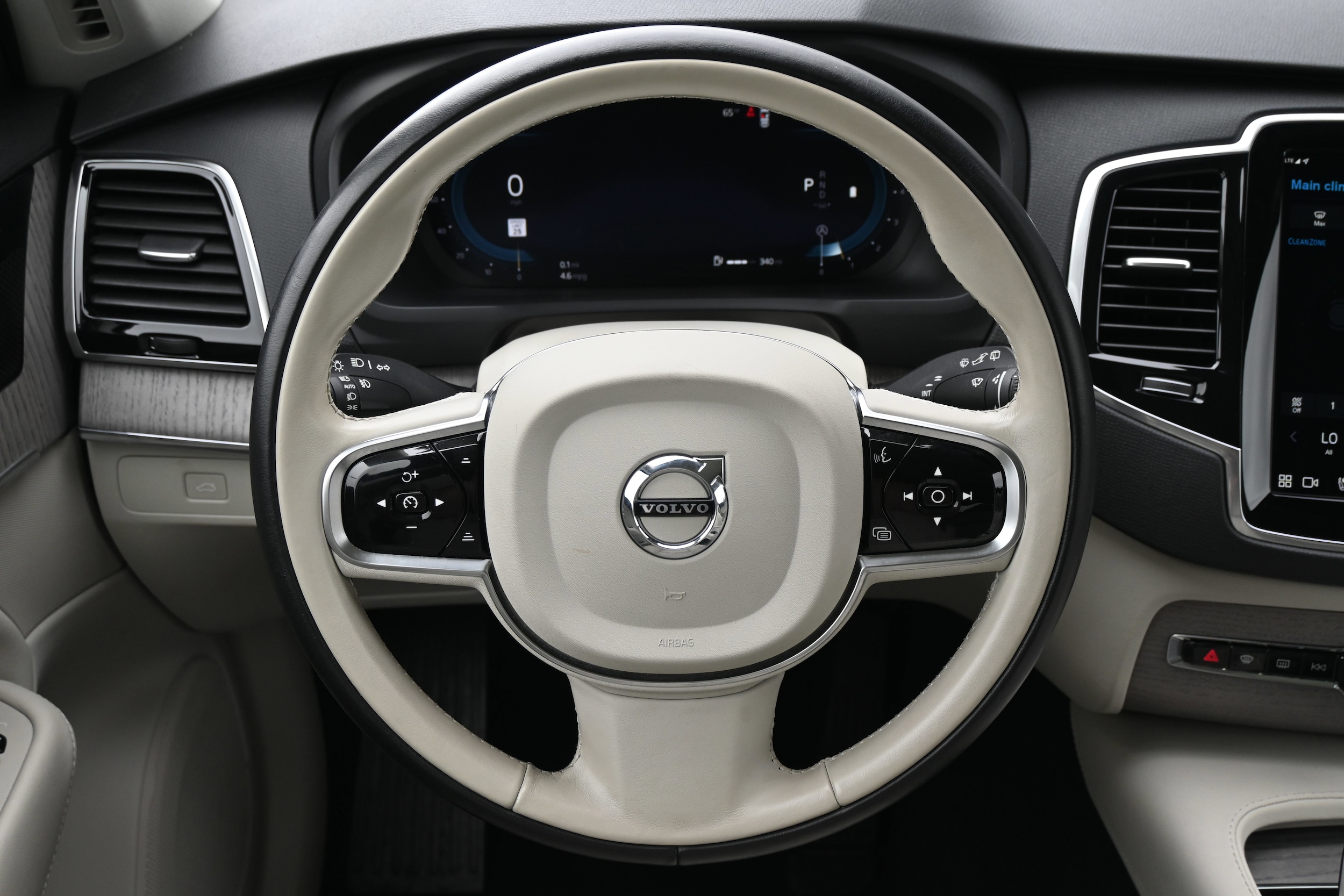 2024 Volvo XC90 Plus Bright Theme photo 6