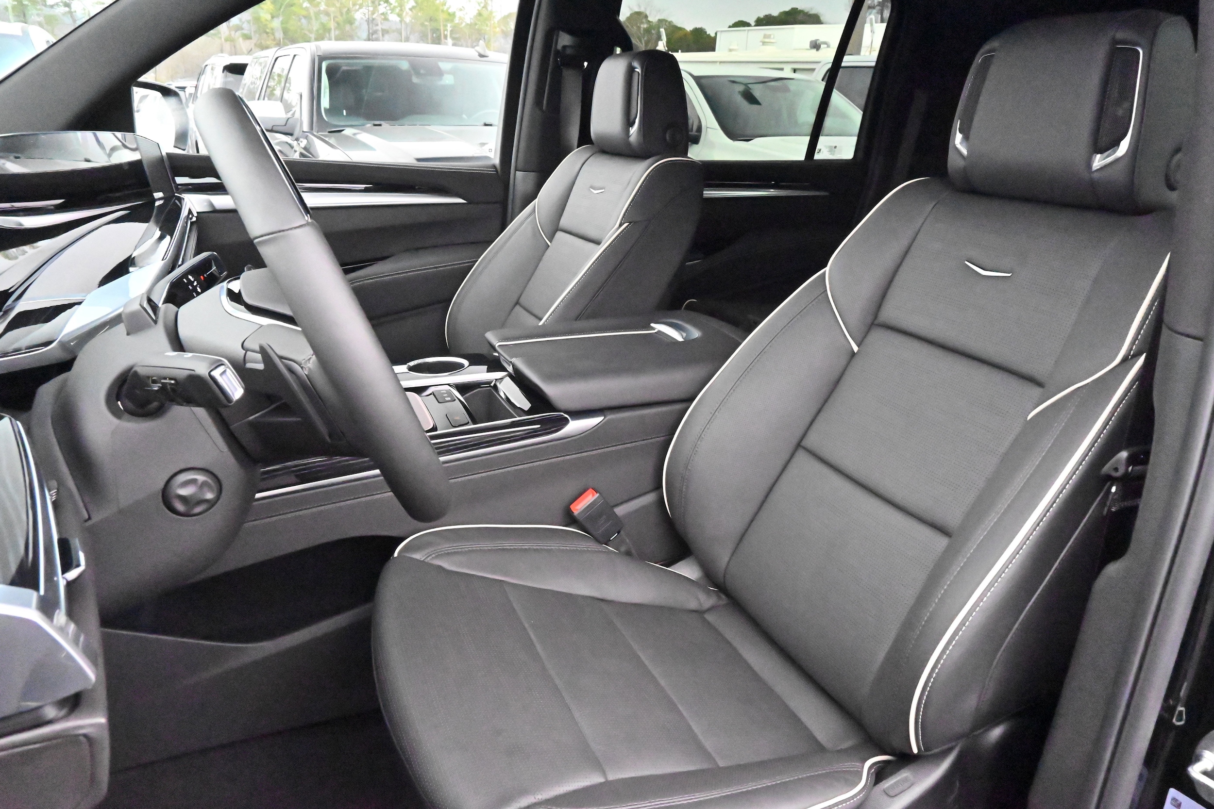 2025 CADILLAC Escalade ESV 4WD Sport photo 5