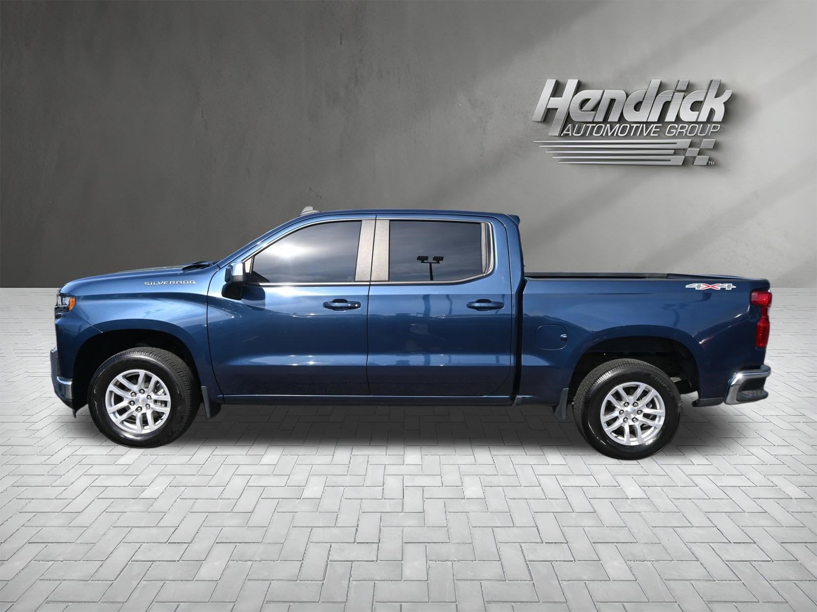 2021 Chevrolet Silverado 1500 LT photo 3