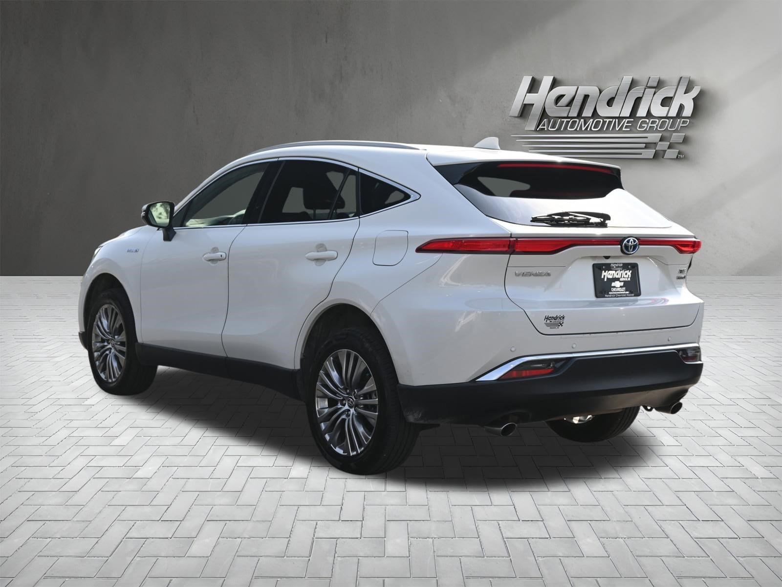 2021 Toyota Venza XLE photo 3