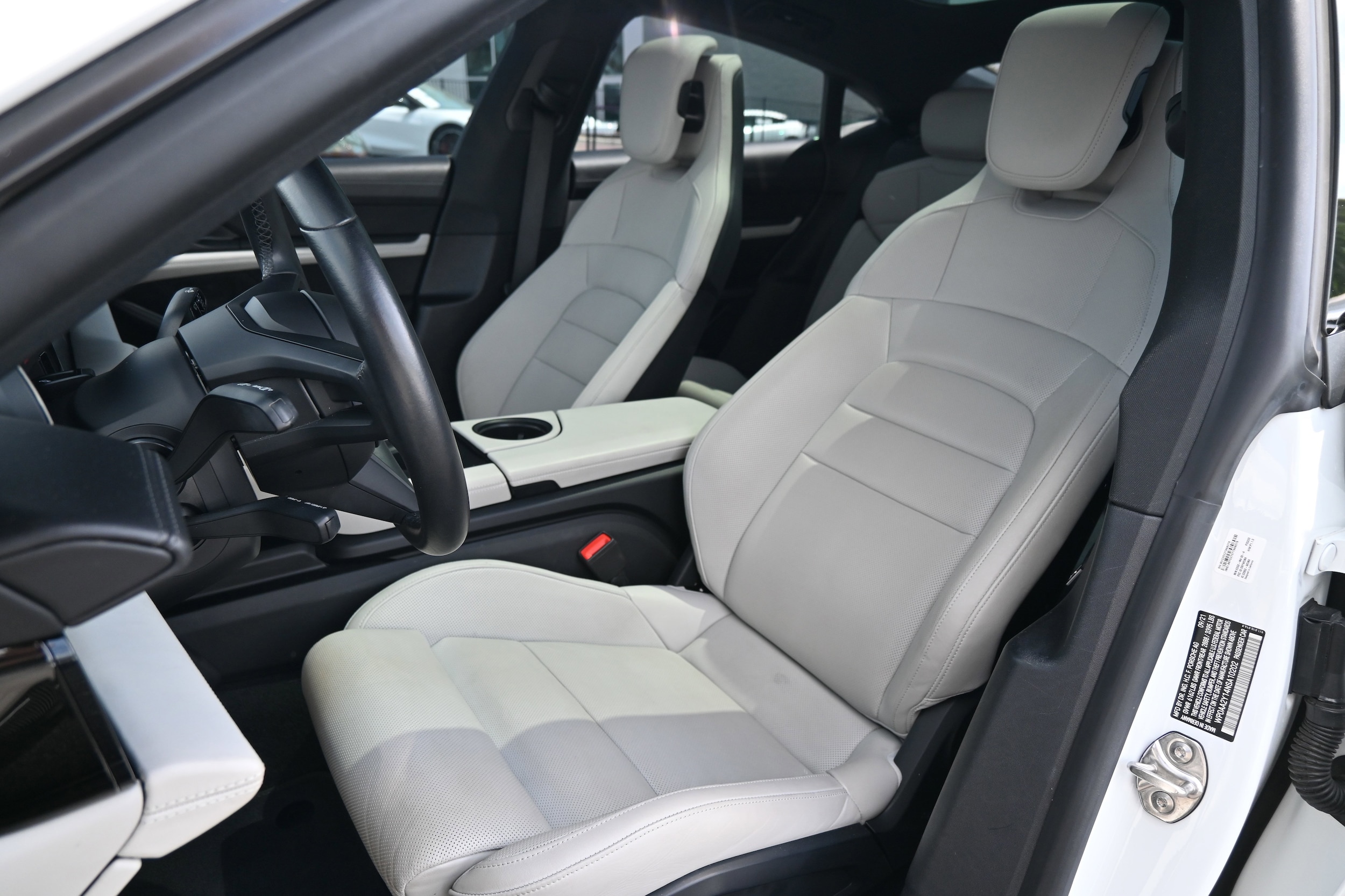 2022 Porsche Taycan photo 6