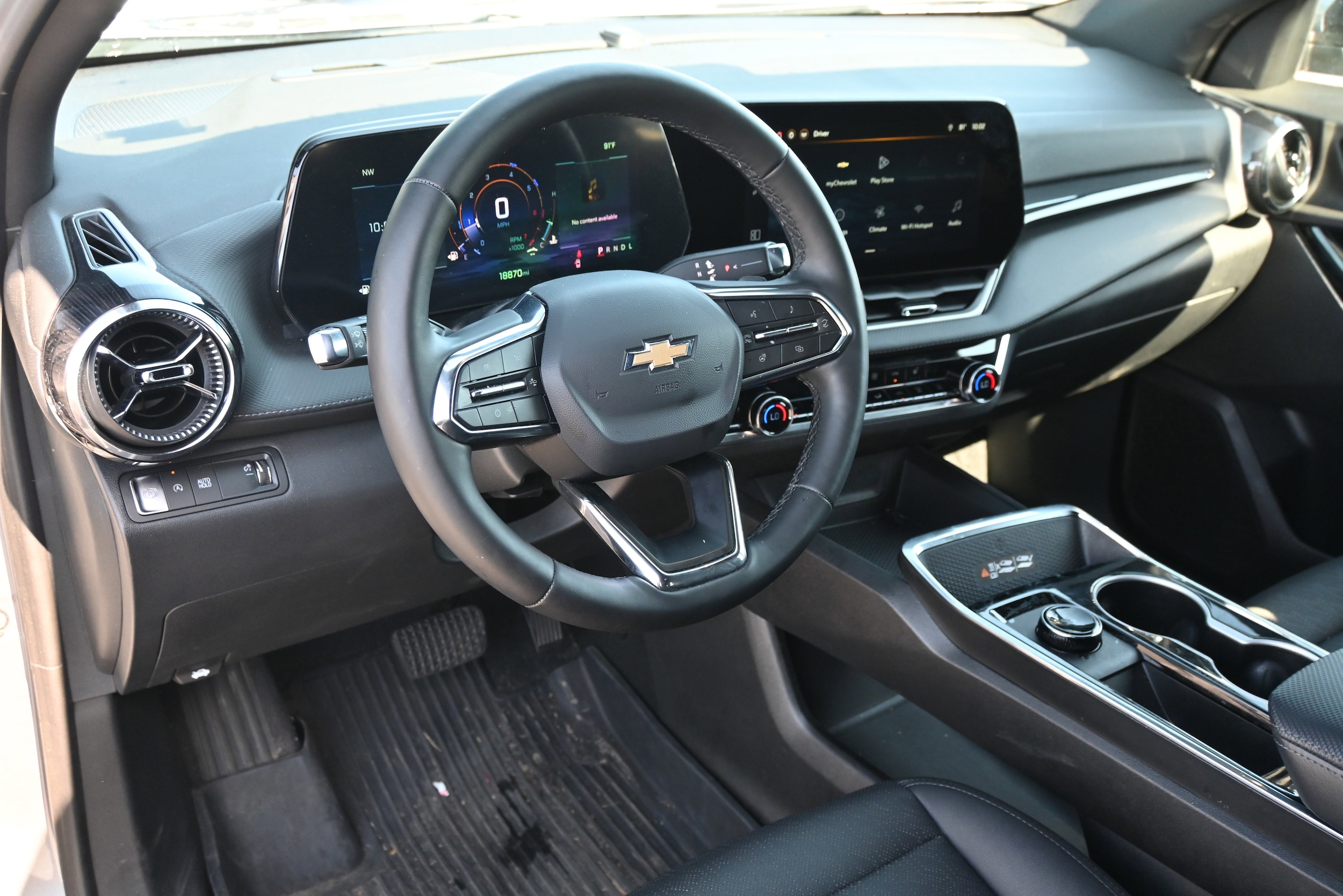 2026 Chevrolet Equinox FWD LT photo 3