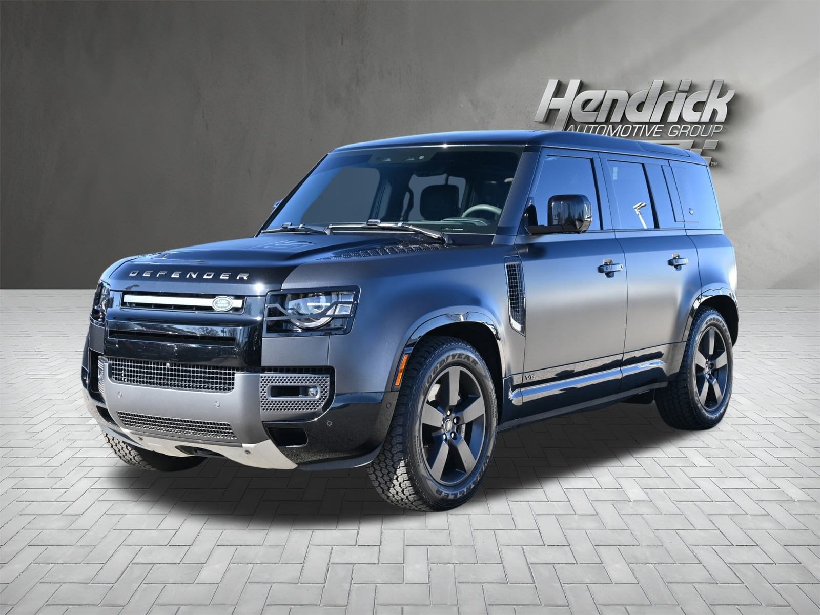 2023 Land Rover Defender V8 photo 5