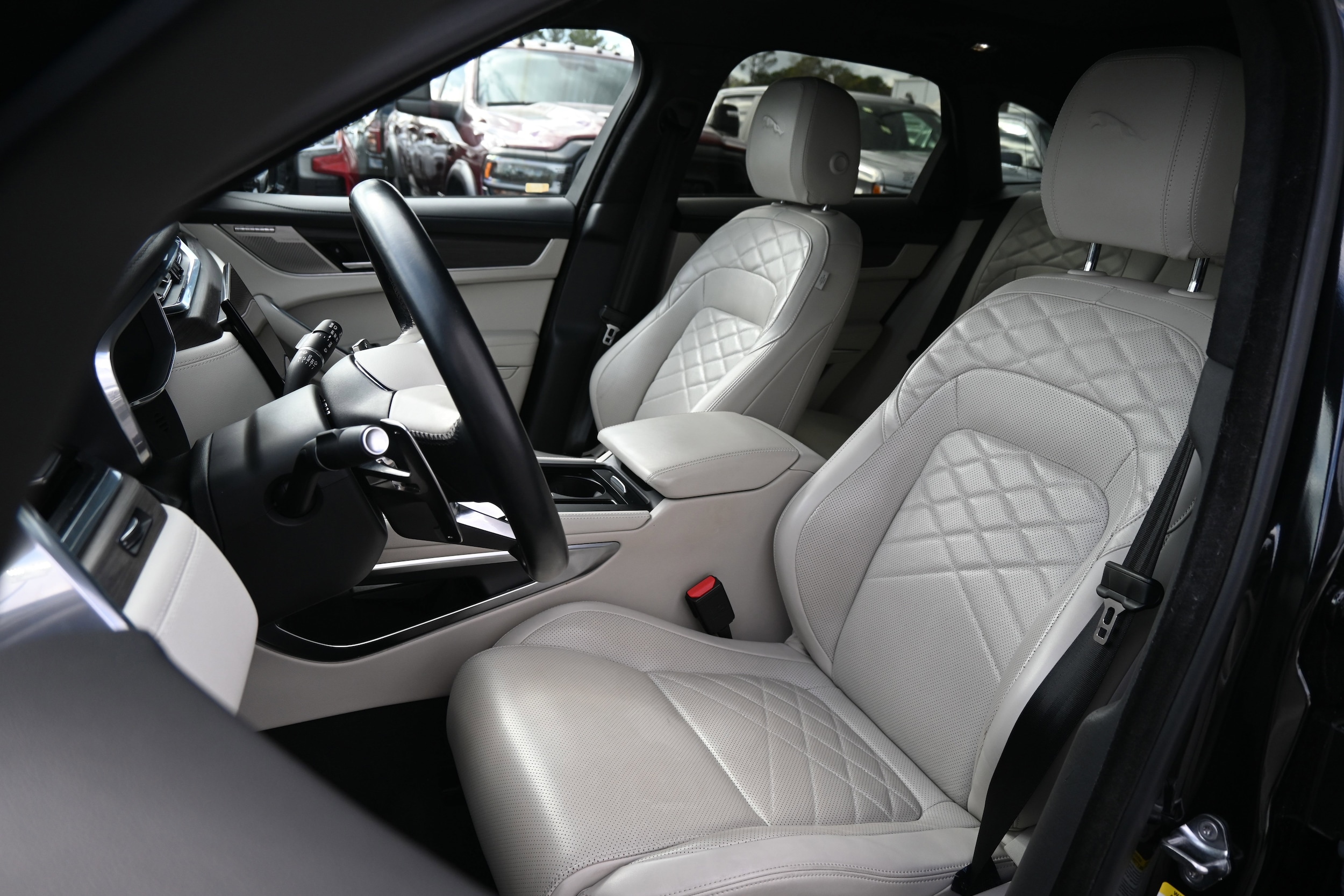 2023 Jaguar F-PACE S photo 5