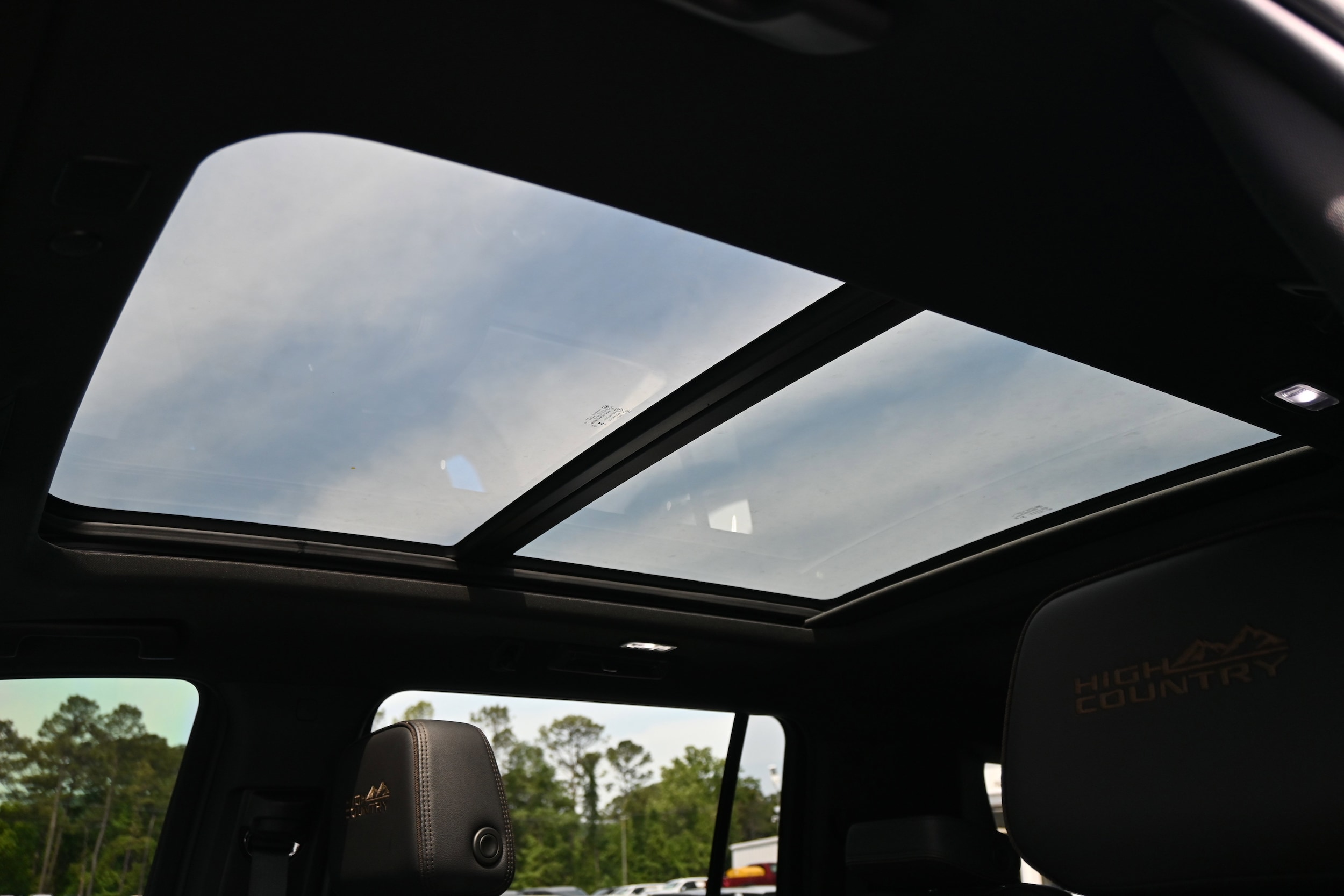 2023 Chevrolet Suburban High Country photo 3