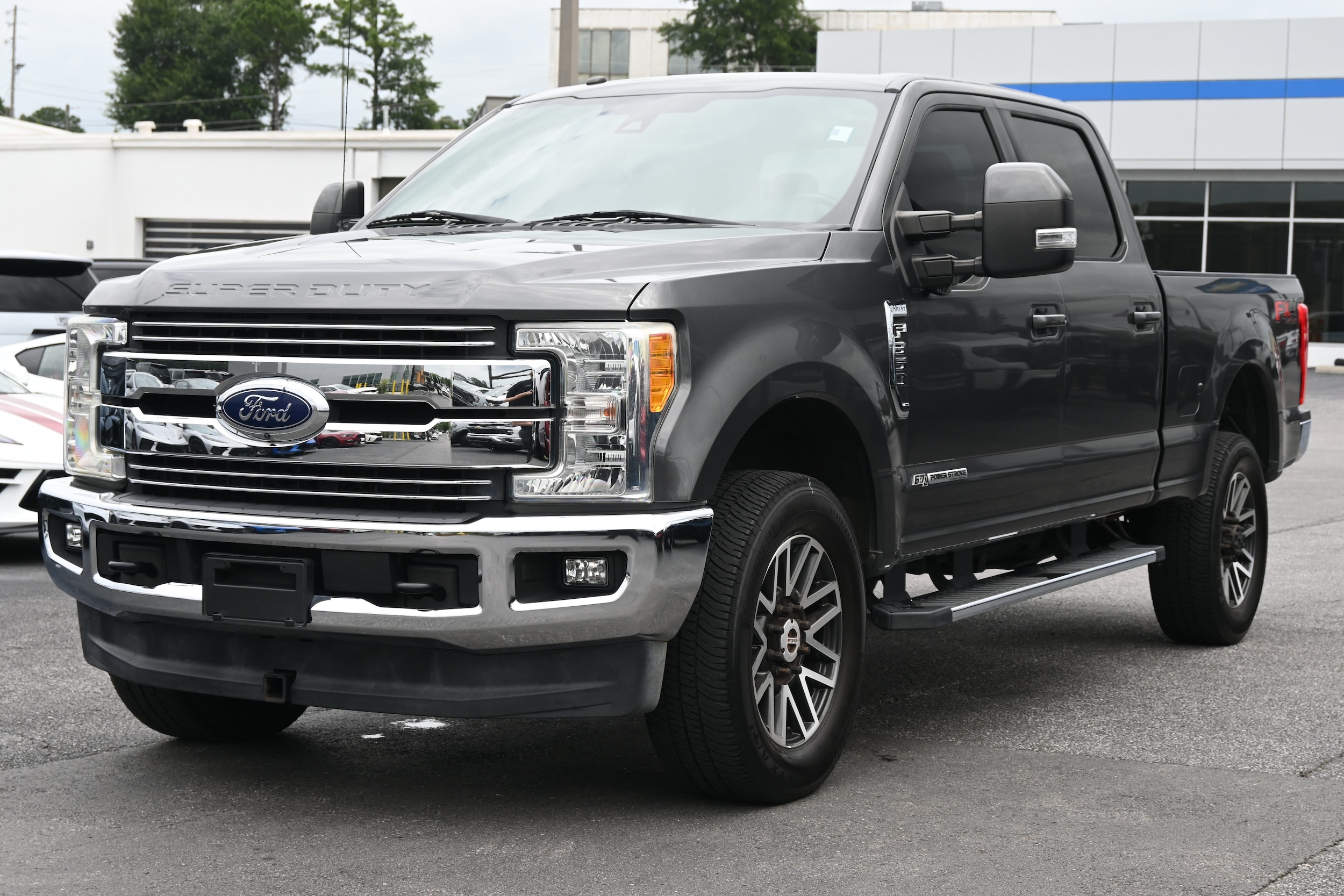Ford Super Duty F-350 SRW Lariat