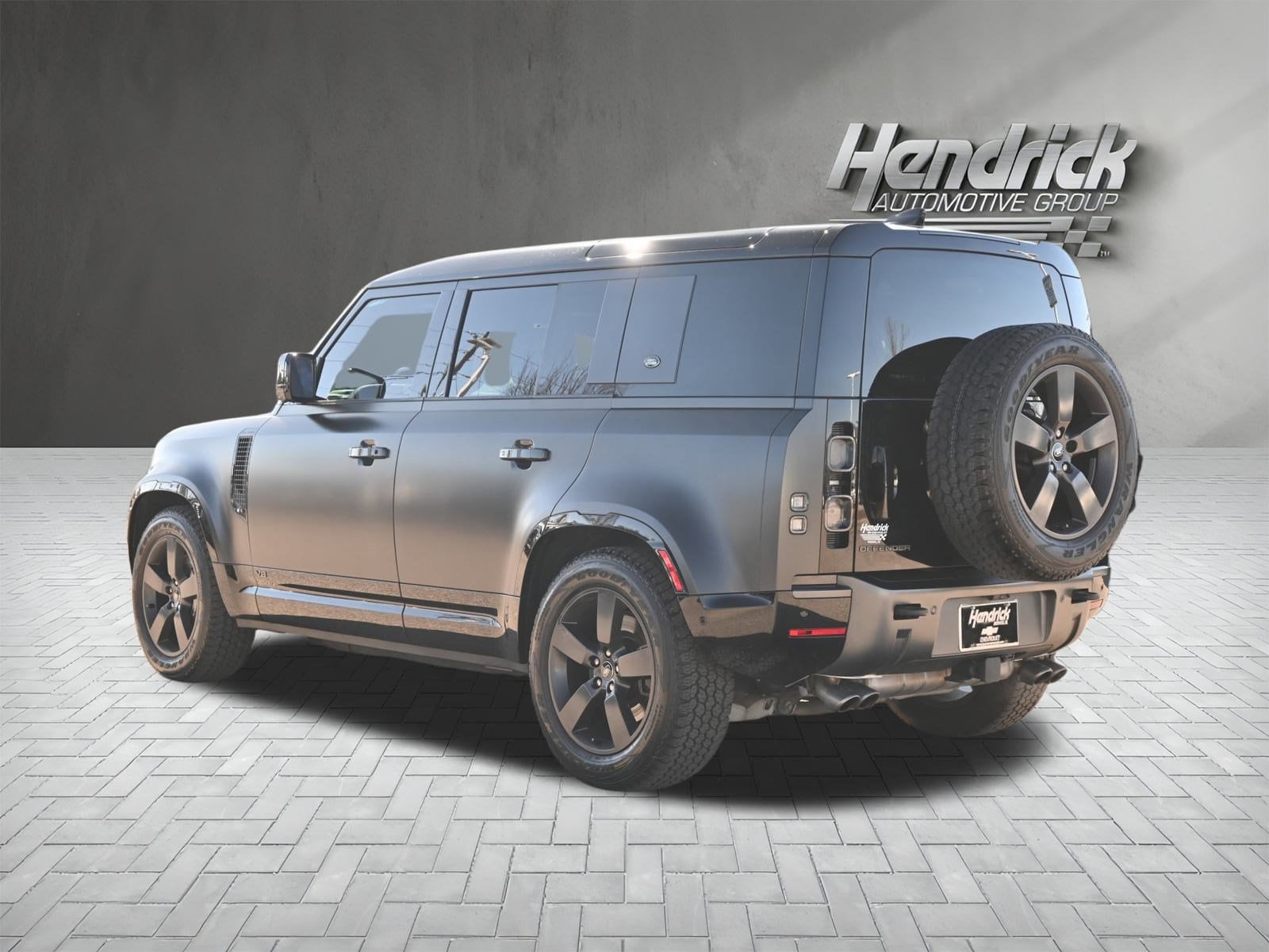 2023 Land Rover Defender V8 photo 3