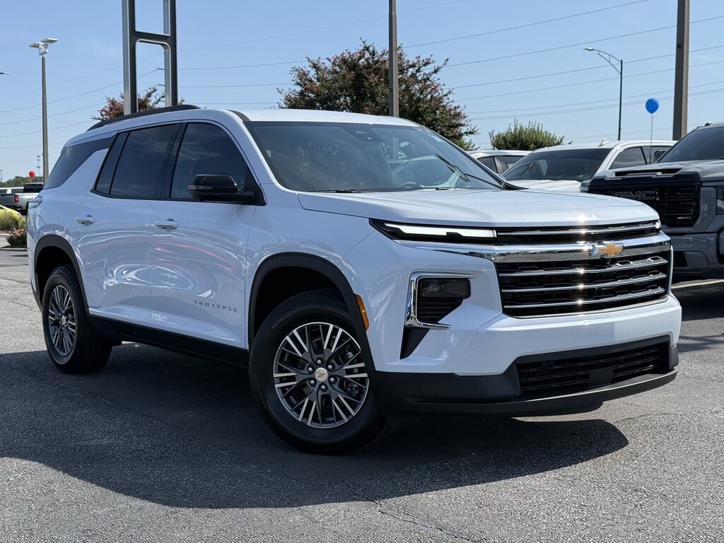 Used 2026 Chevrolet Traverse FWD LT SUV