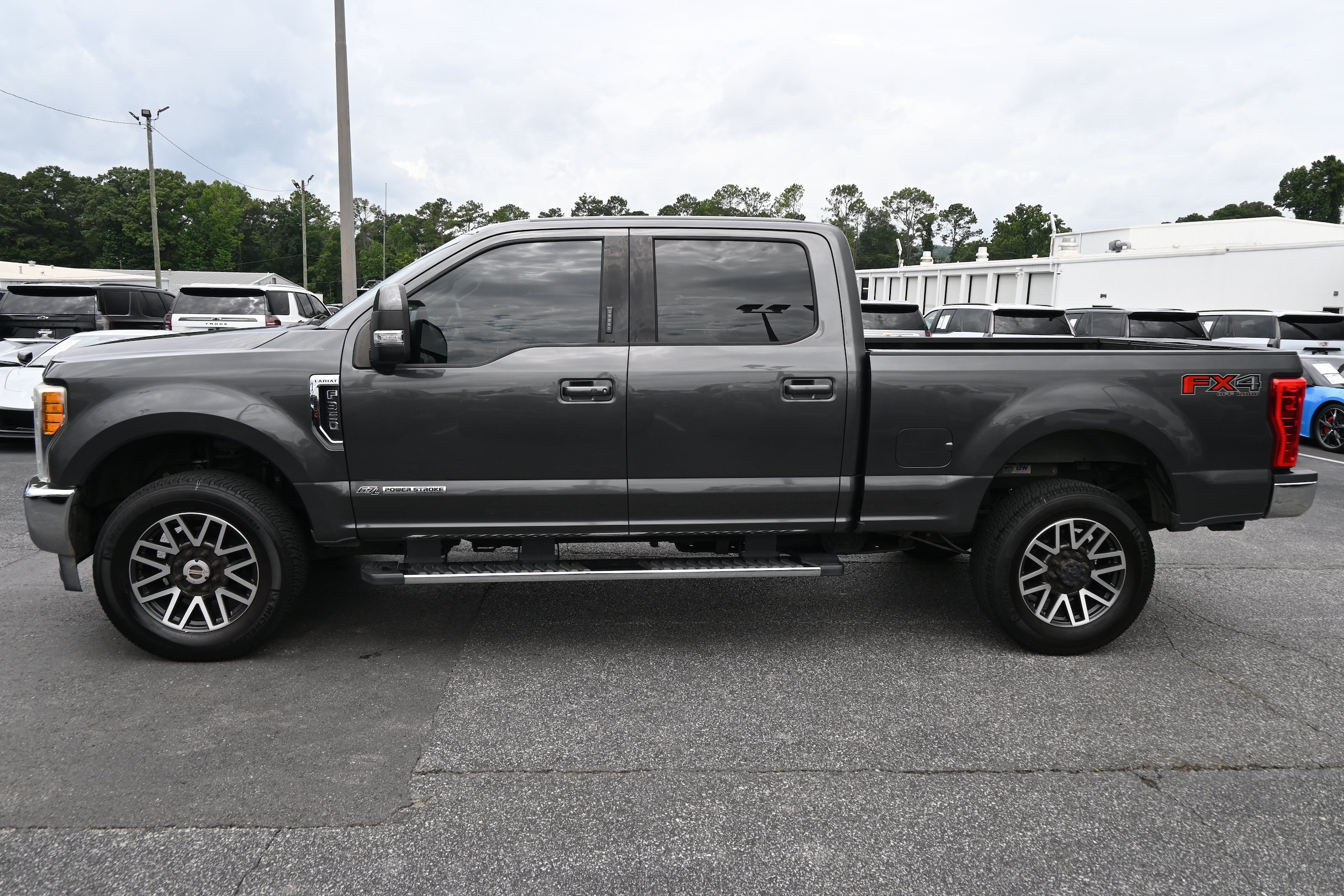 Ford Super Duty F-350 SRW Lariat