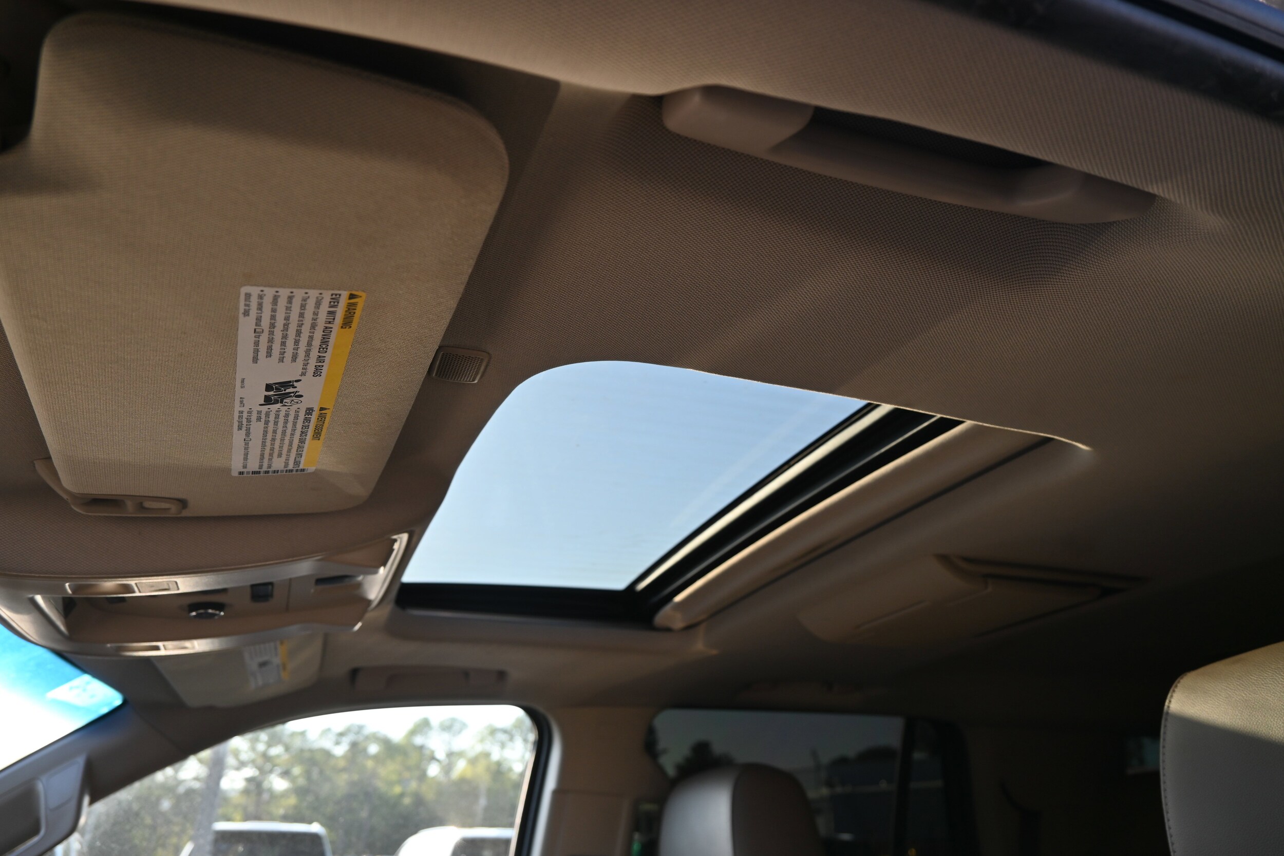 2017 Chevrolet Tahoe Premier photo 3