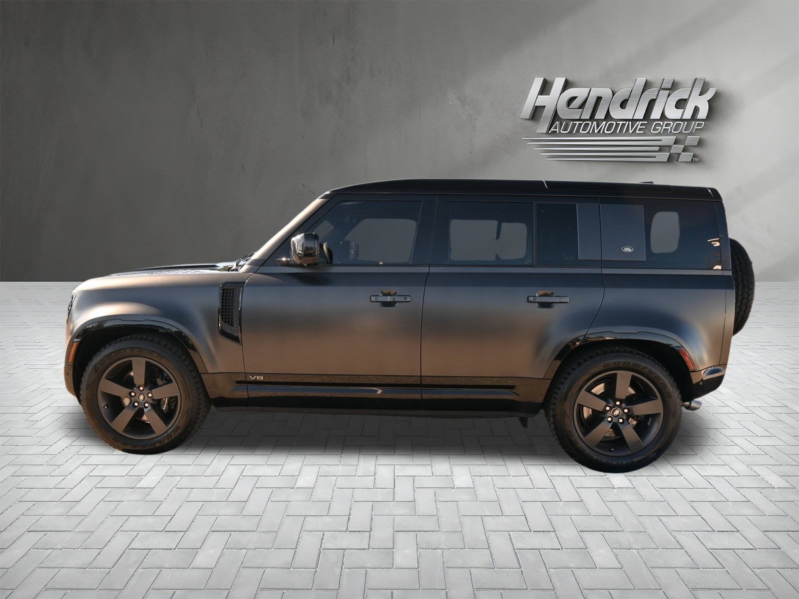 2023 Land Rover Defender V8 photo 6