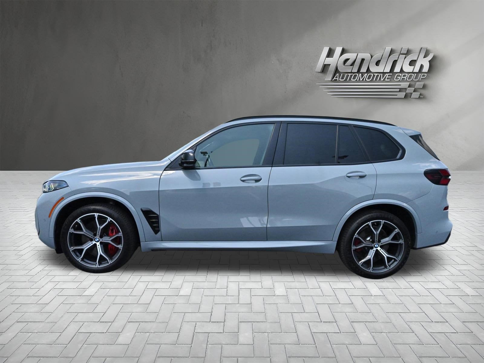2025 BMW X5 M60i photo 5