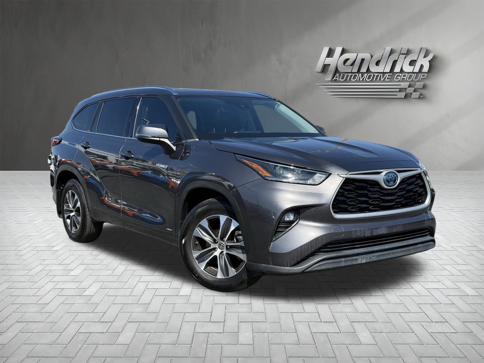 Used 2021 Toyota Highlander Hybrid XLE SUV