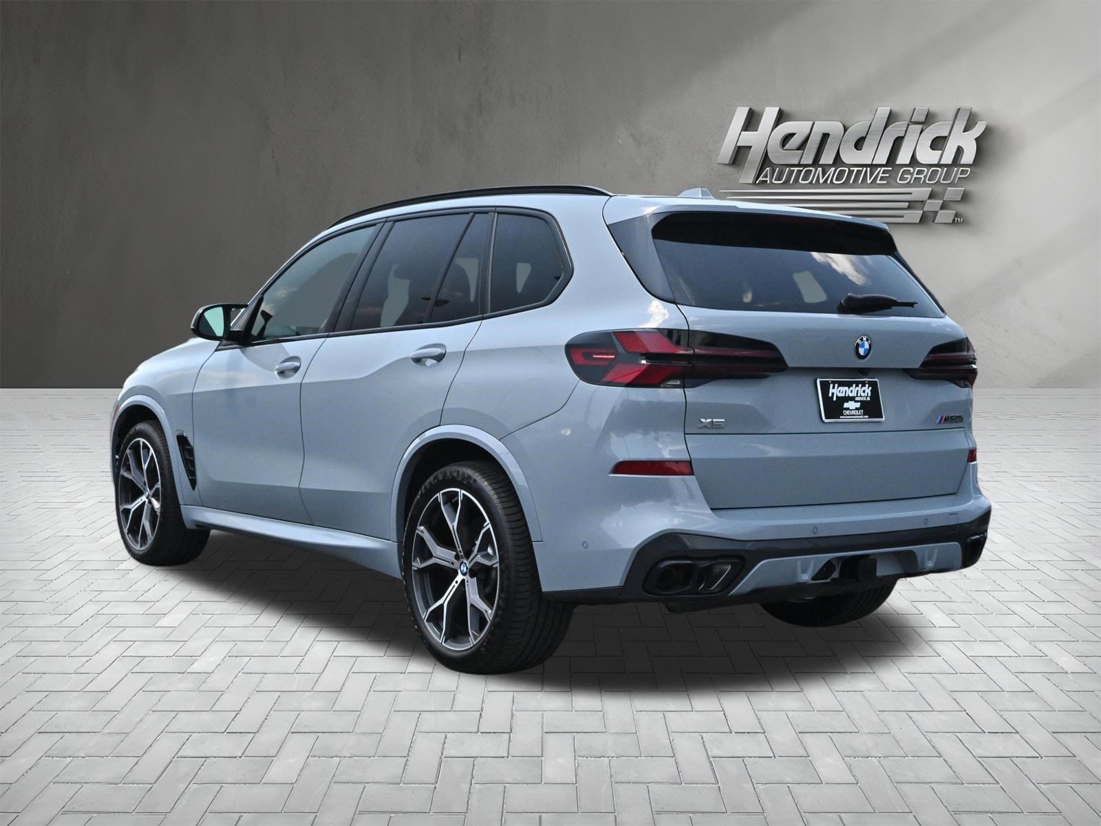 2025 BMW X5 M60i photo 6