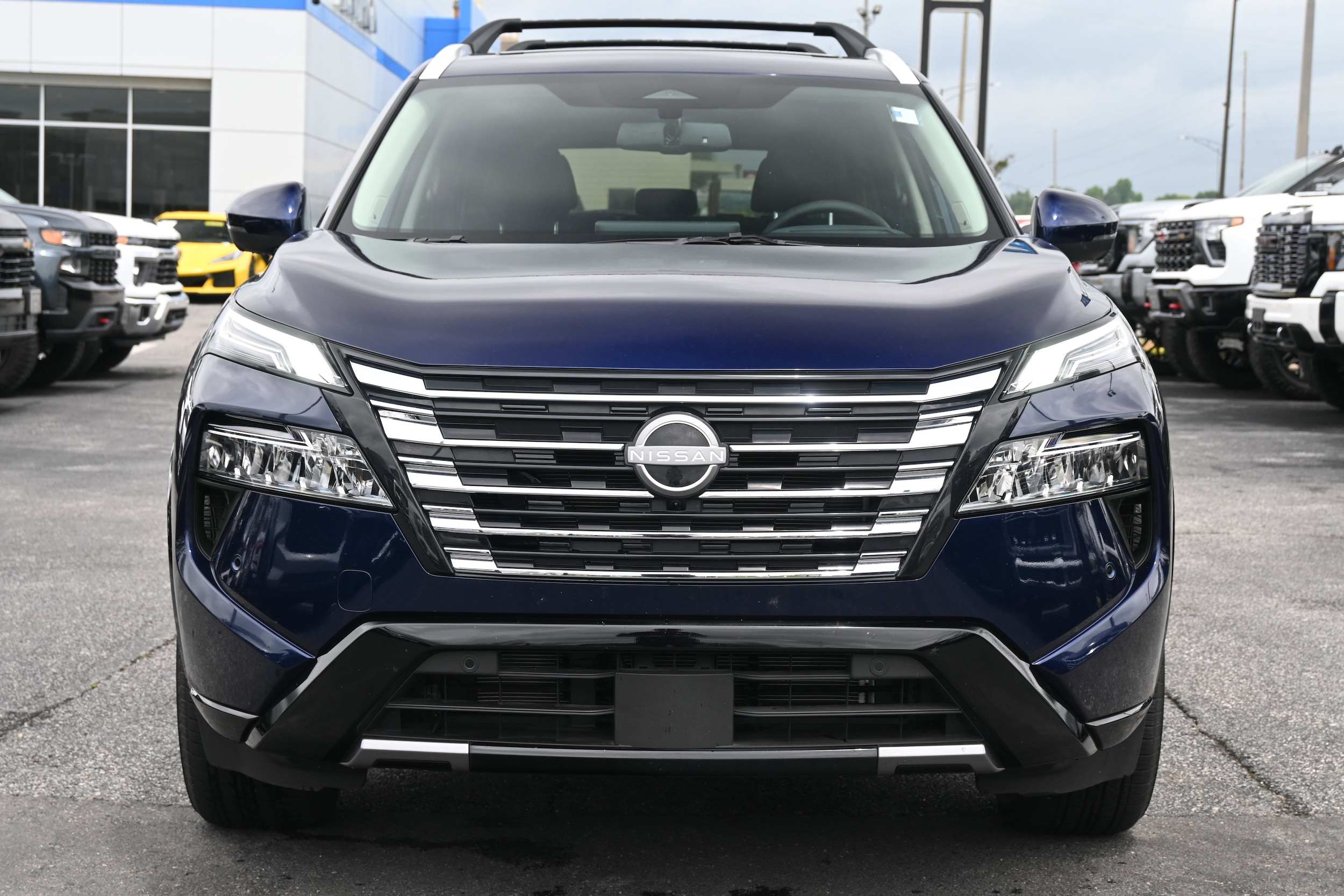 2025 Nissan Rogue Platinum photo 2